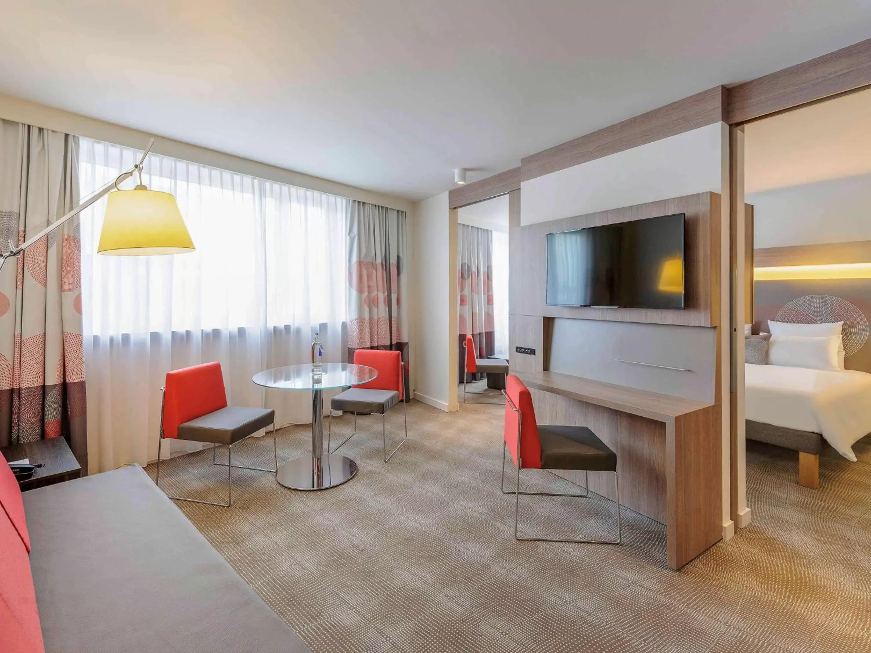 Photo of the whole room, TV/Entertainment Center in Novotel München City Arnulfpark