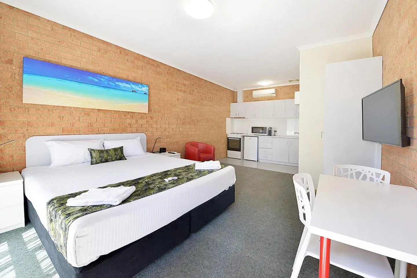 Photo of the whole room, Room Photo in Cranbourne Motor Inn