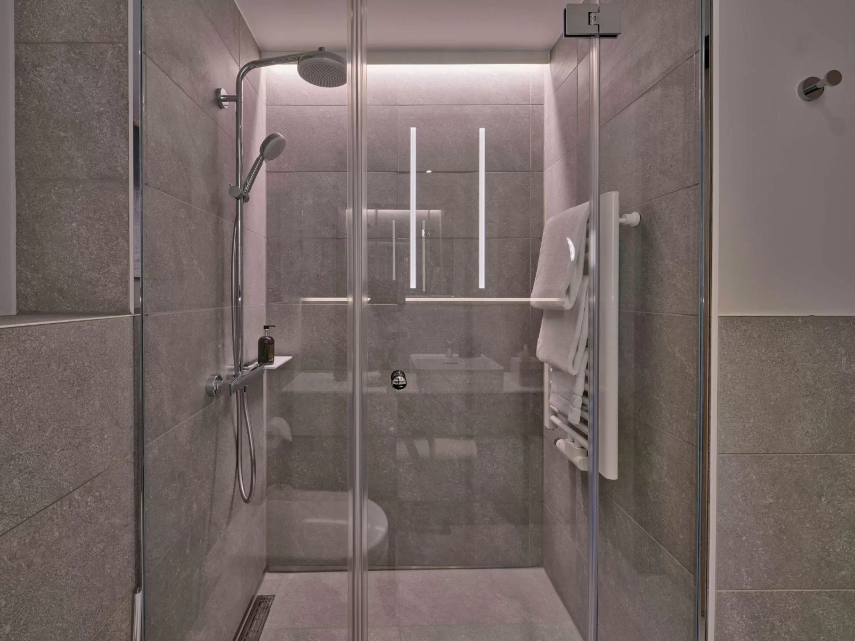 Bathroom in Adina Apartment Hotel Wiesbaden