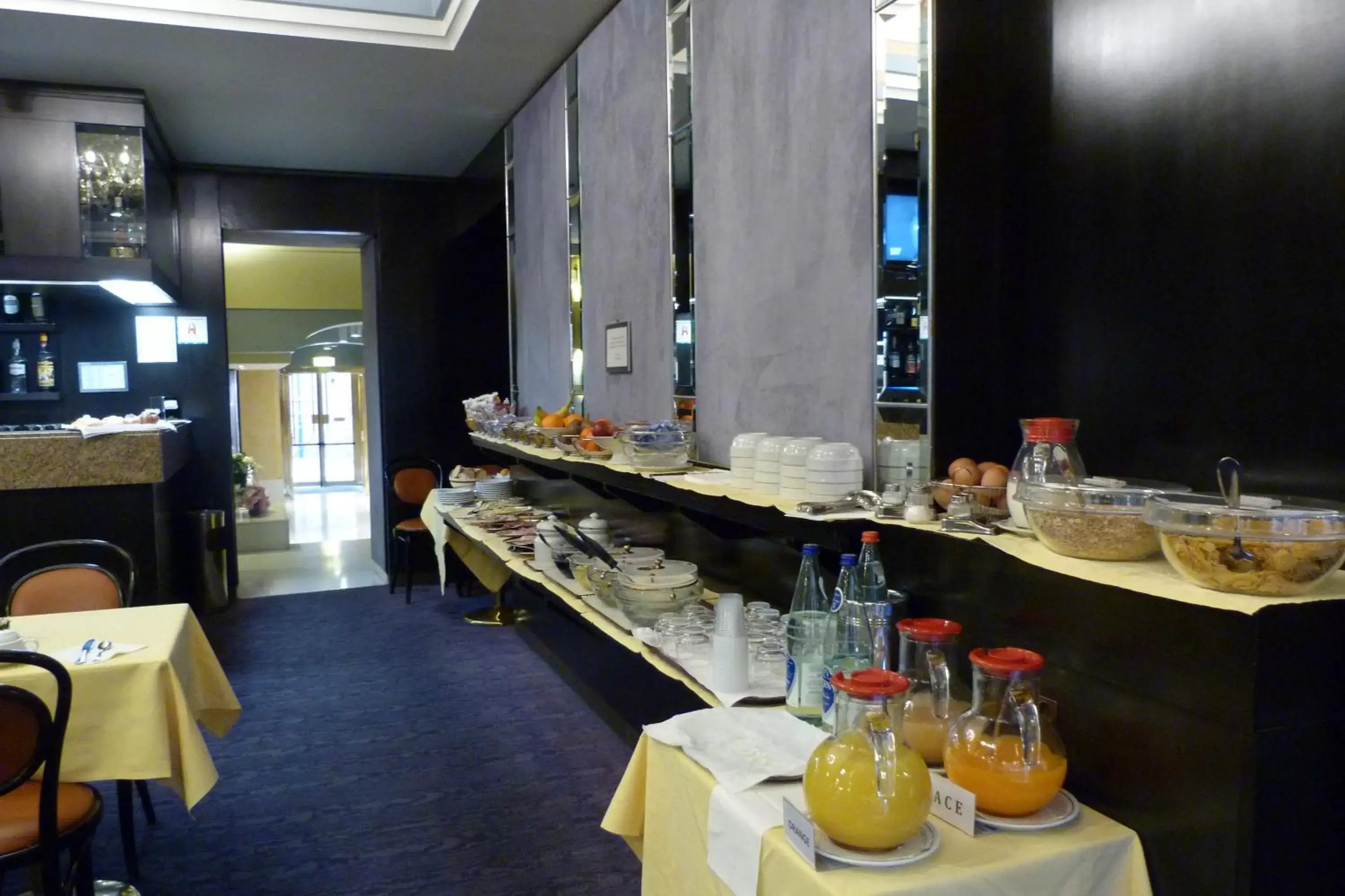 Buffet breakfast, Restaurant/Places to Eat in Hotel Centrale Byron