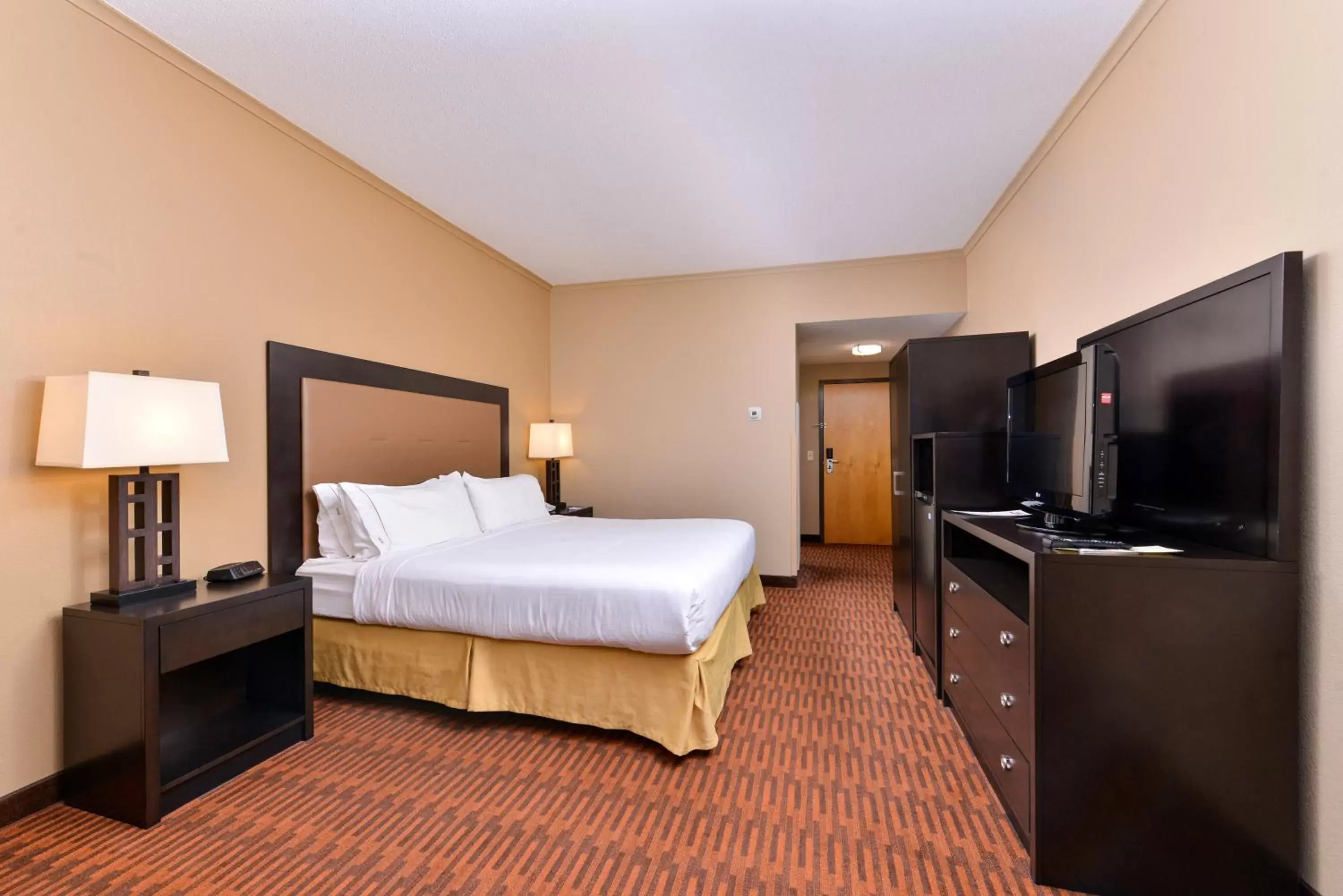 Photo of the whole room, TV/Entertainment Center in Holiday Inn Express Breezewood, an IHG Hotel