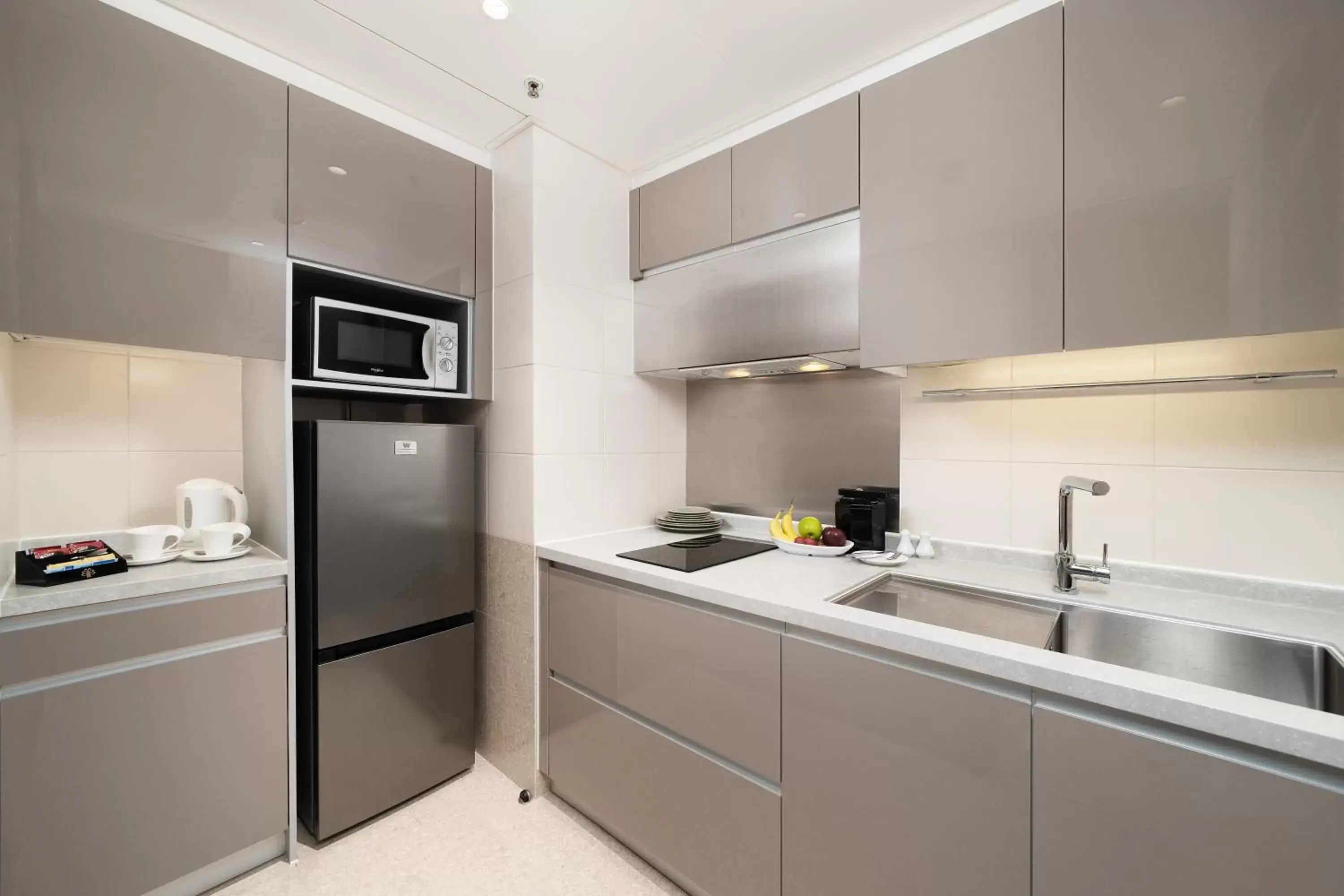 kitchen, Kitchen/Kitchenette in Harbour Plaza Metropolis