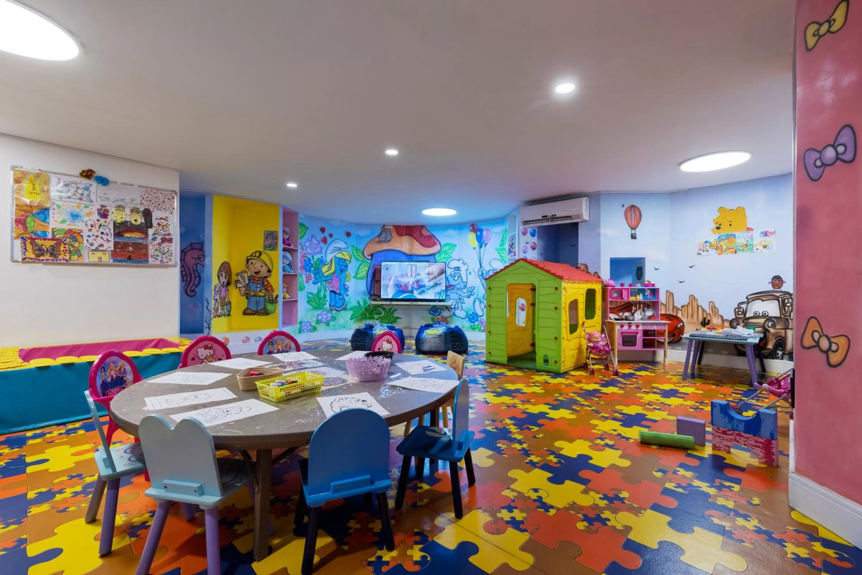 Kids's club in Herbert Samuel Royal Shangri-La Eilat
