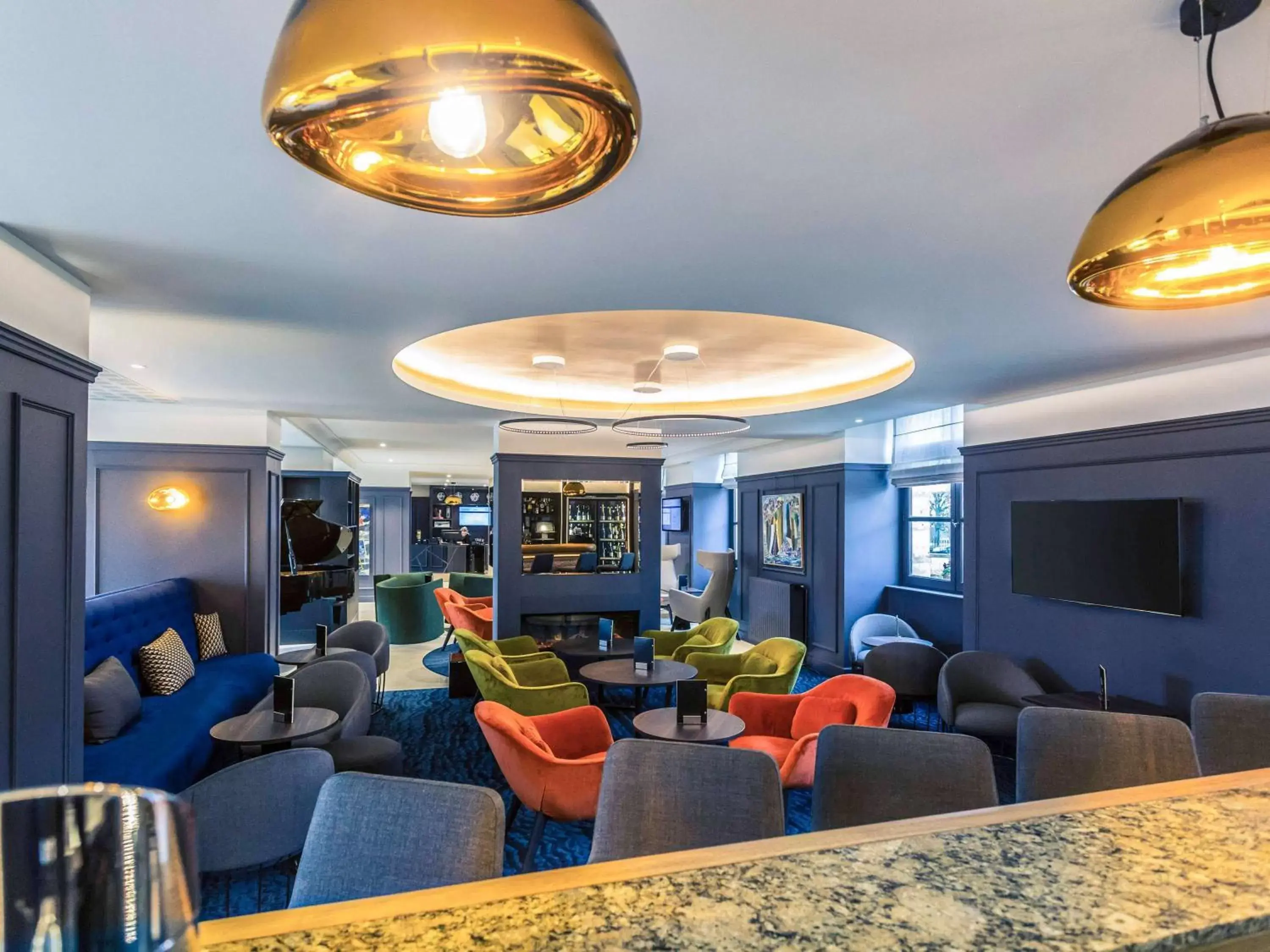 Lounge or bar, Lounge/Bar in Hotel De Bourbon Grand Hotel Mercure Bourges