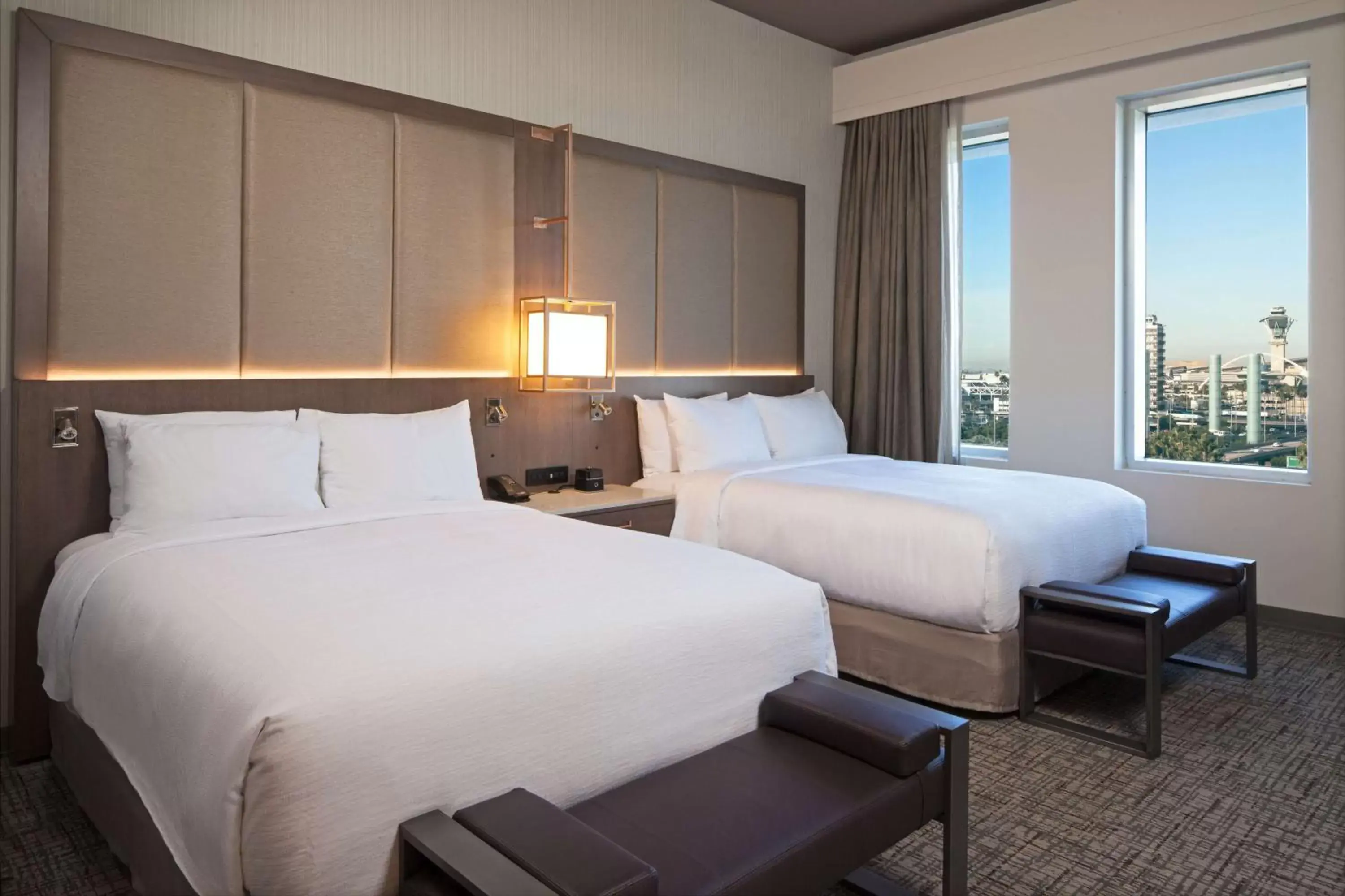 Bed in H Hotel Los Angeles, Curio Collection By Hilton