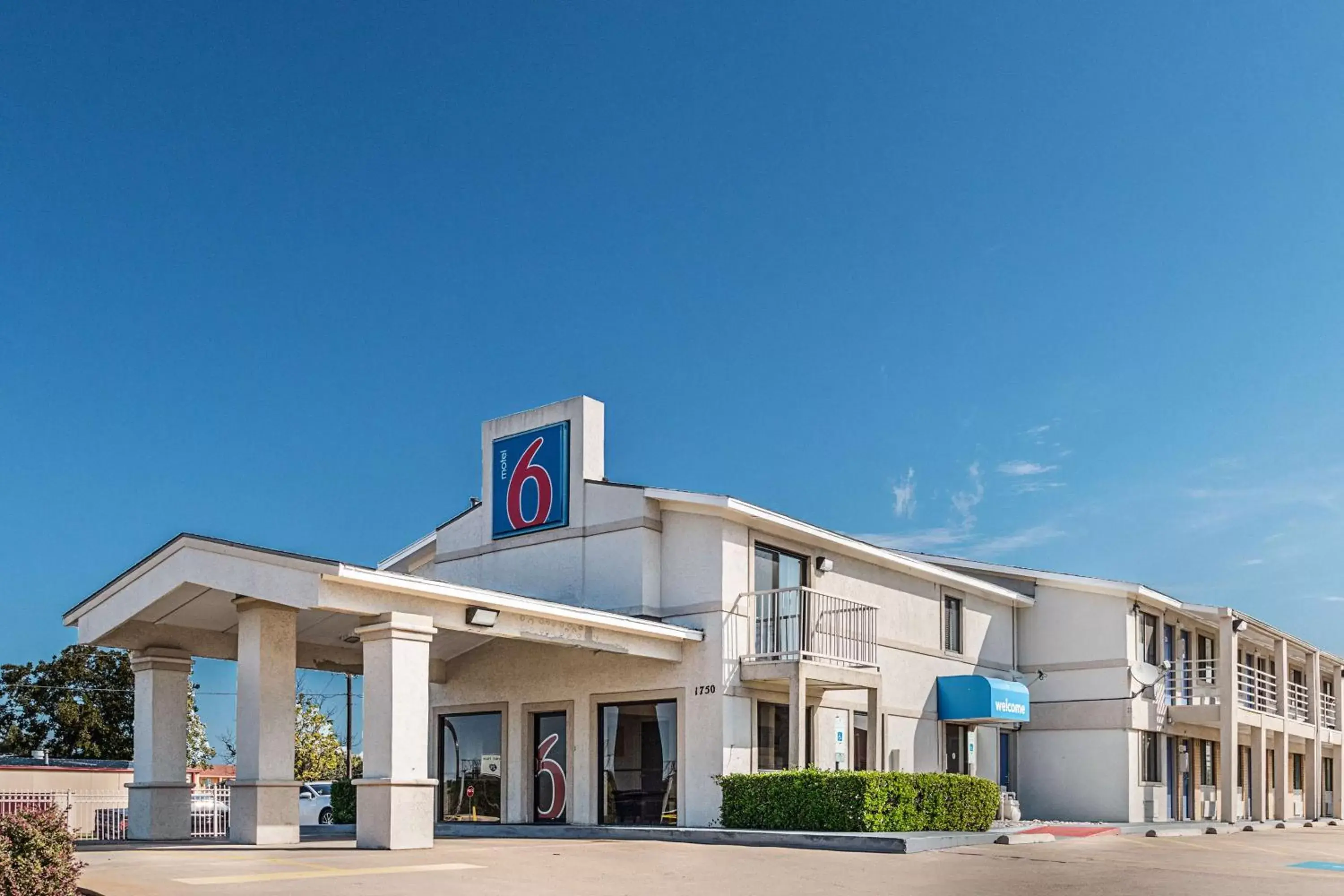 Property Building in Motel 6-Lancaster, TX - DeSoto - Lancaster