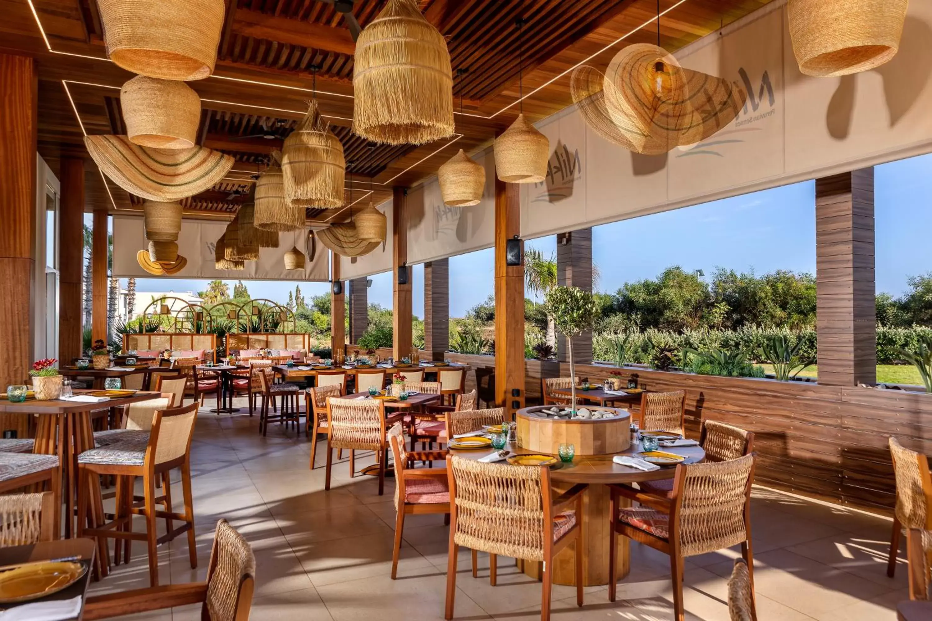 Restaurant/Places to Eat in NissiBlu Beach Resort