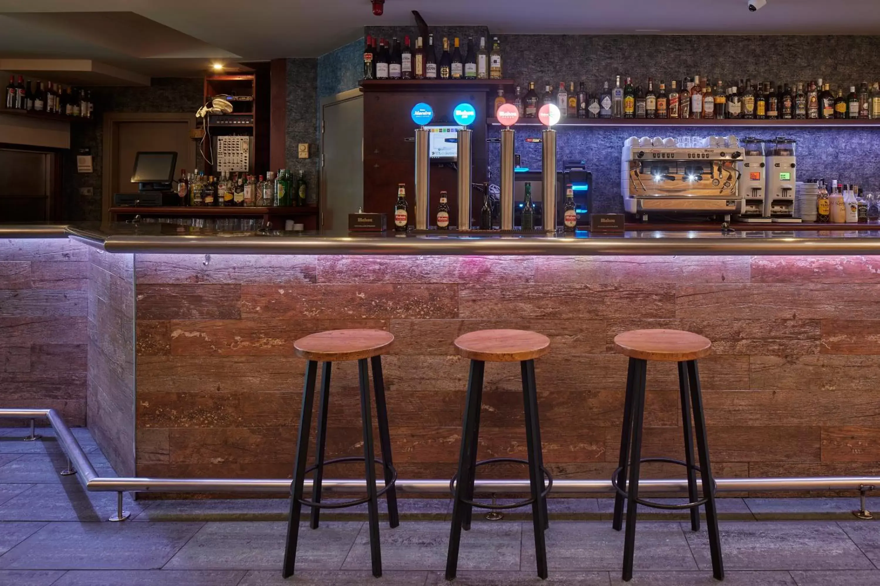 Lounge or bar in IRAIPE Ongi Hotel Auto Check-in Lounge or bar in IRAIPE Ongi Hotel Auto Check-in