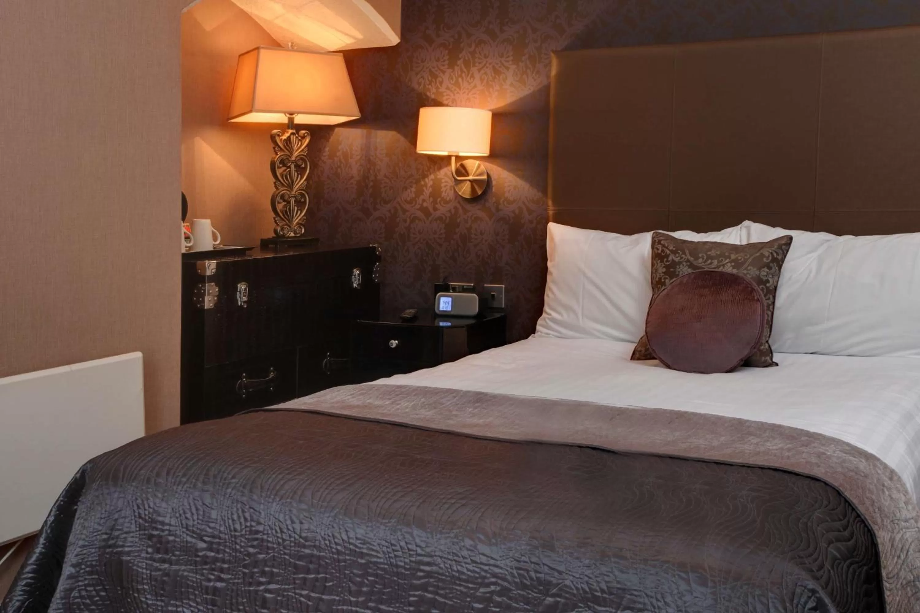 Photo of the whole room, Bed in Glendower Hotel BW Signature Collection