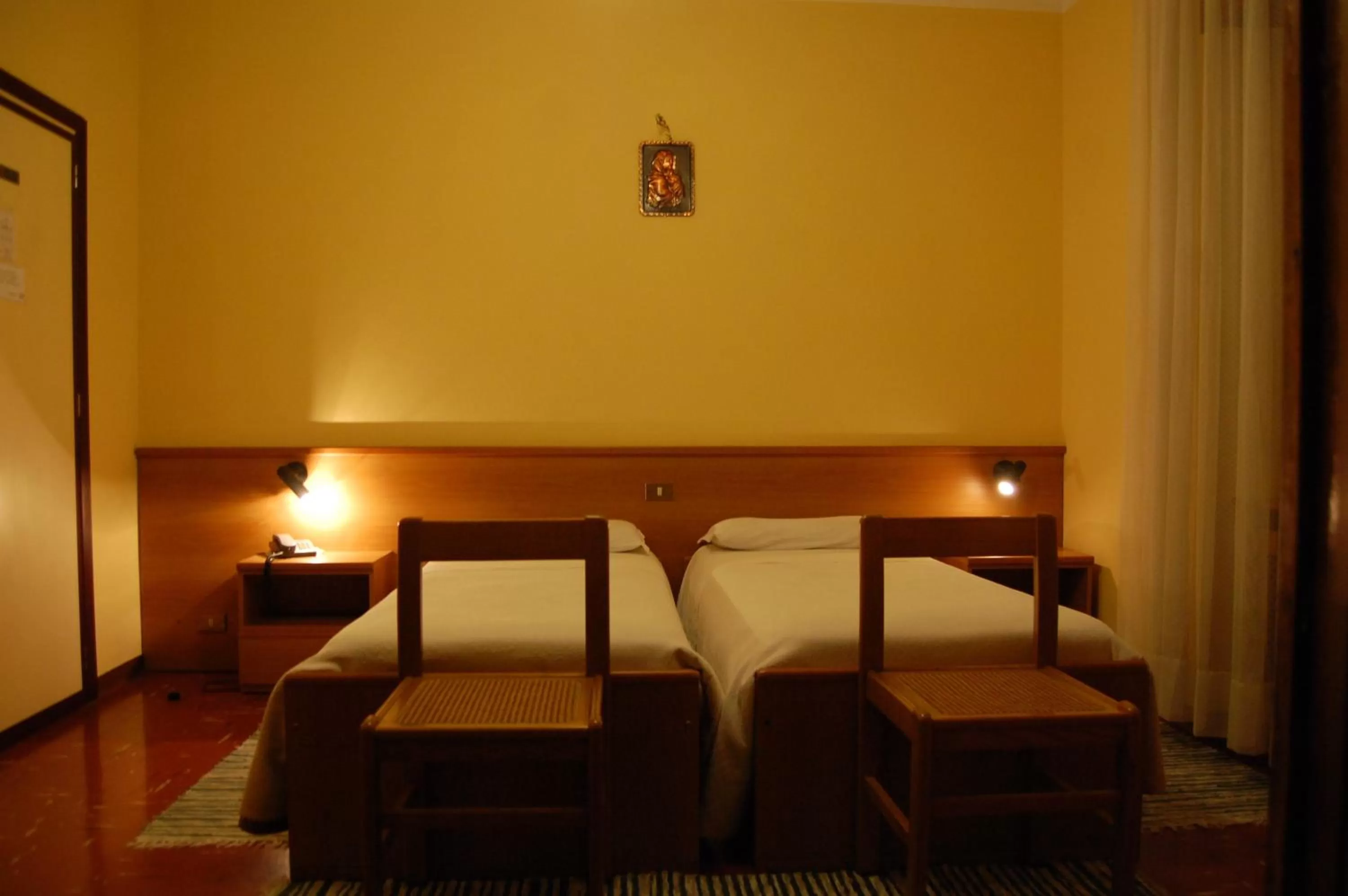 Bed in Albergo Motel Dosdè B&B