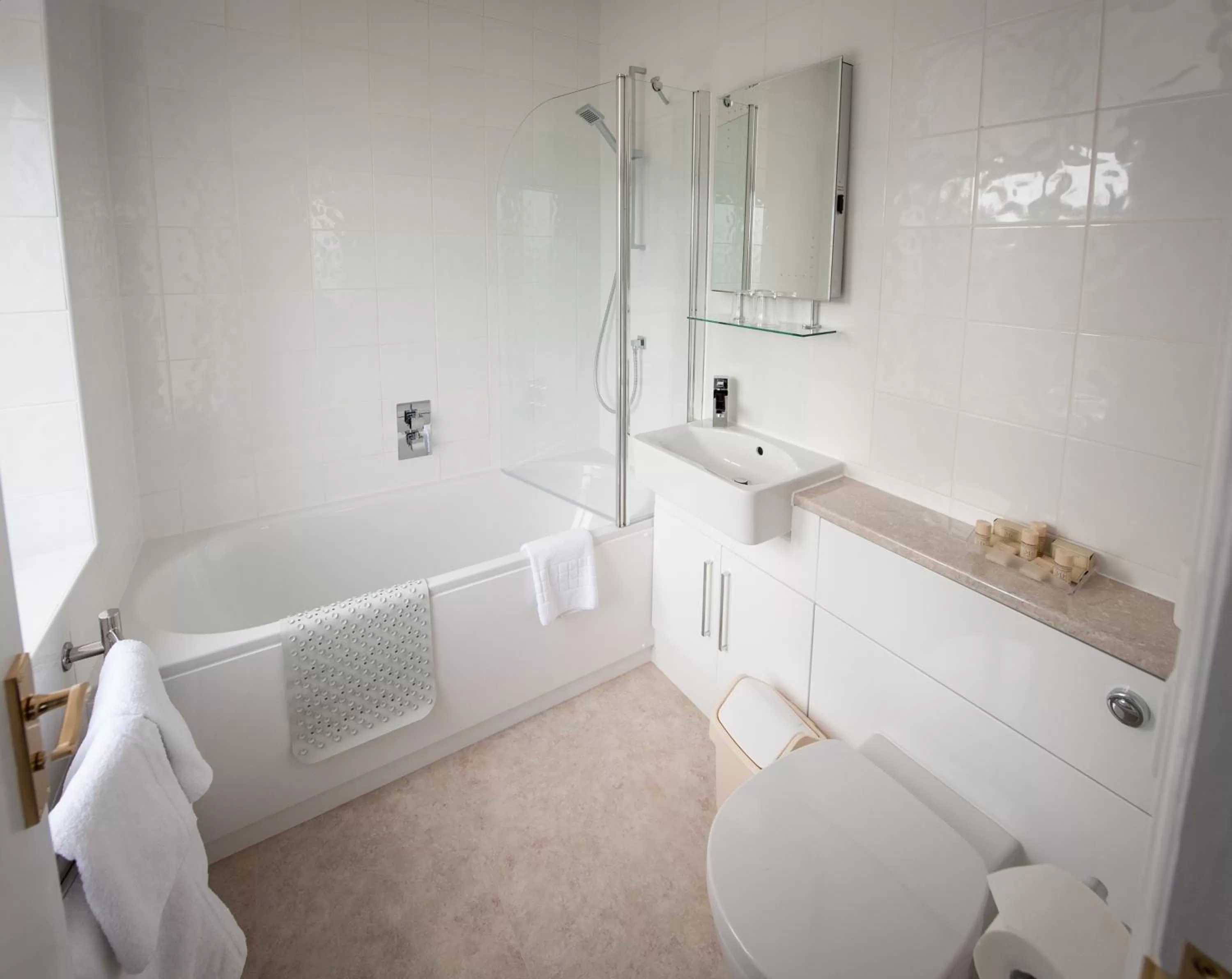 Bathroom in Hydro Hotel