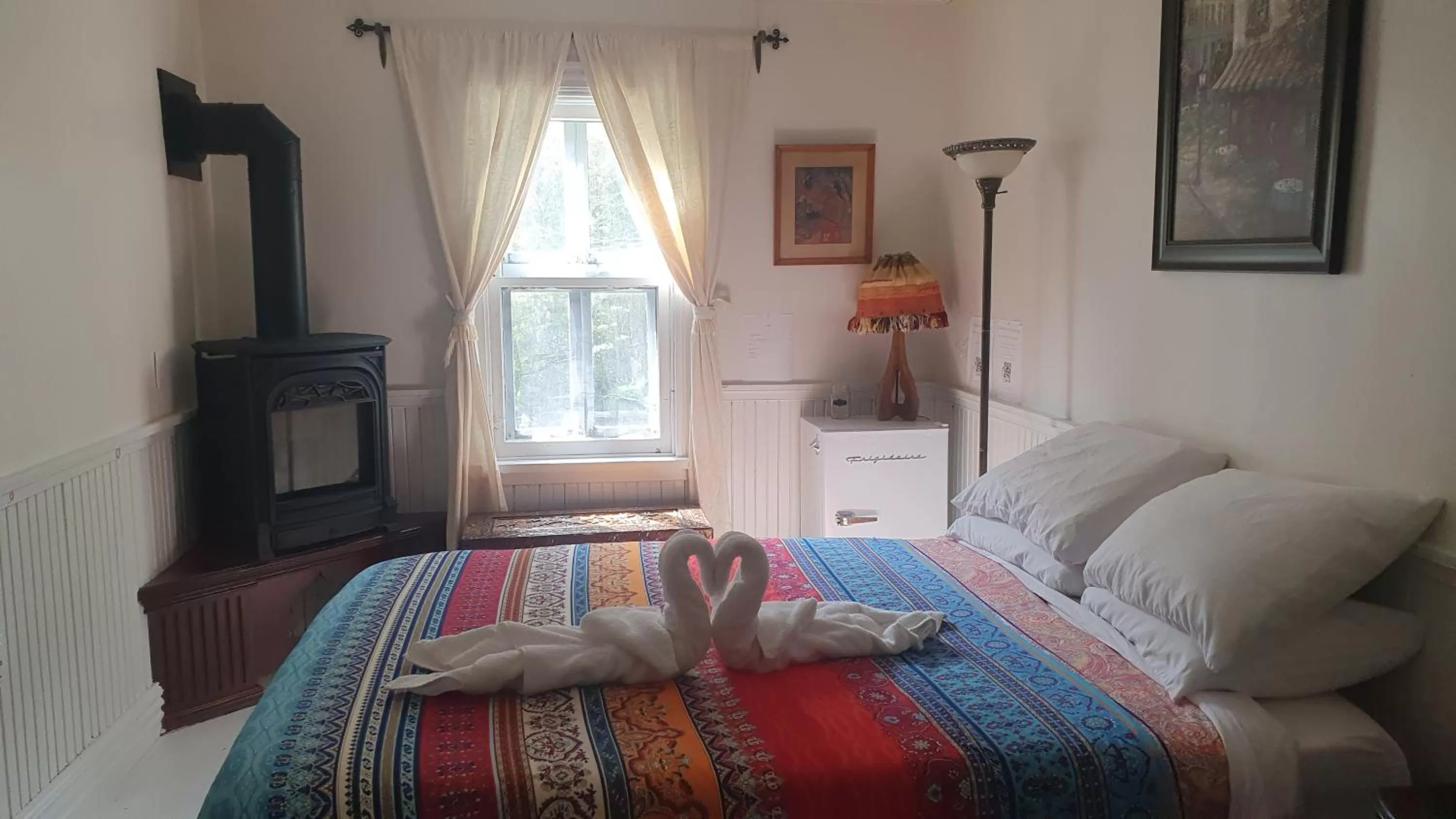 Bedroom, Bed in Le Salon des Inconnus