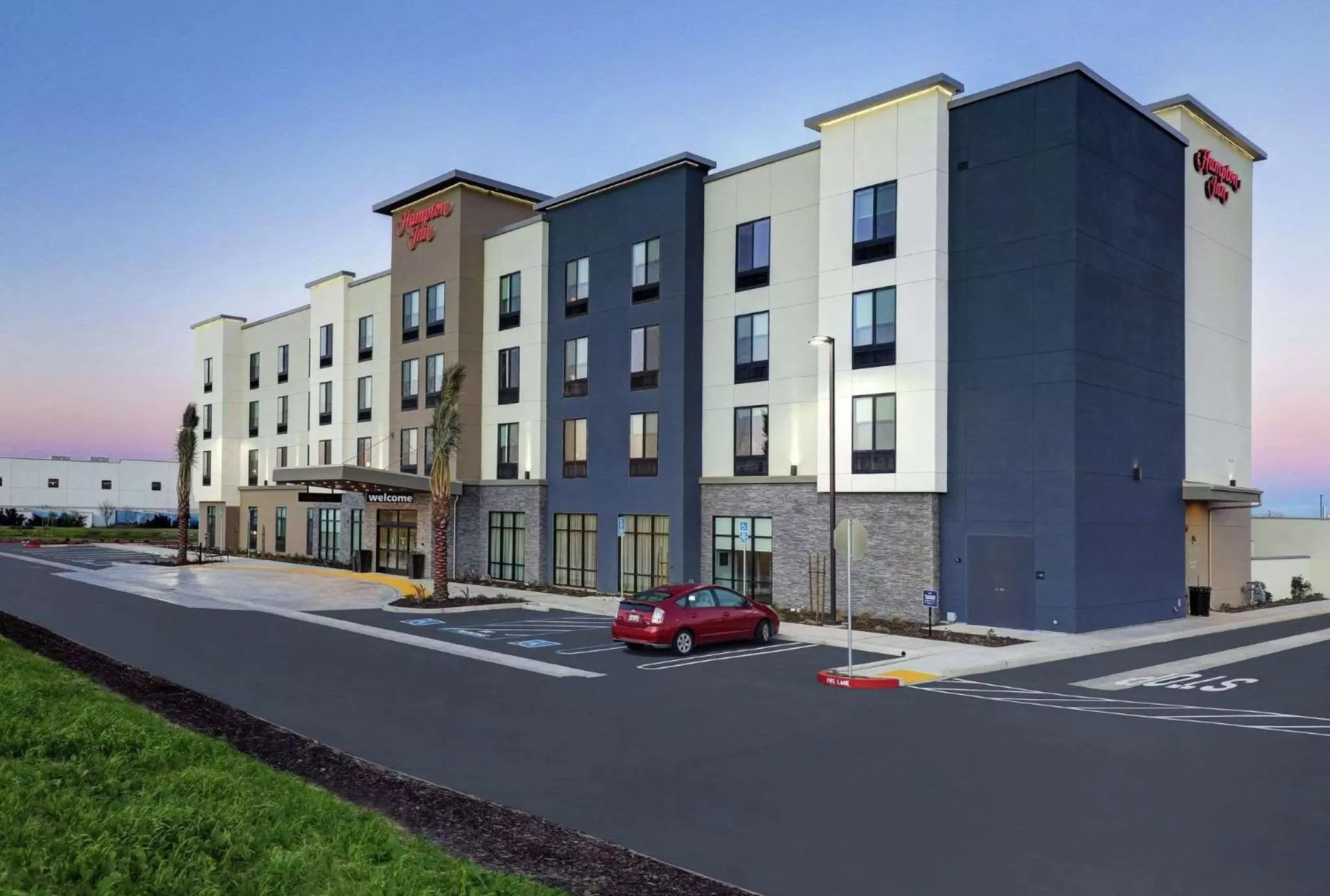 Property building in Hampton Inn Patterson, Ca