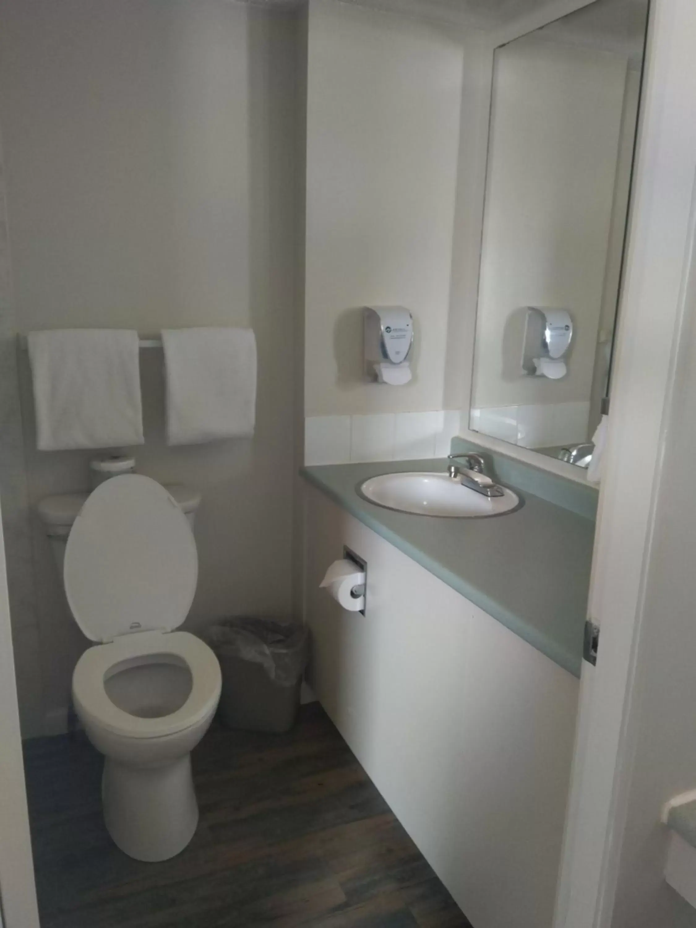 Bathroom in Fireweed Motel