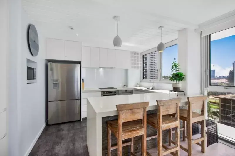 Kitchen/Kitchenette in Boulevard Towers