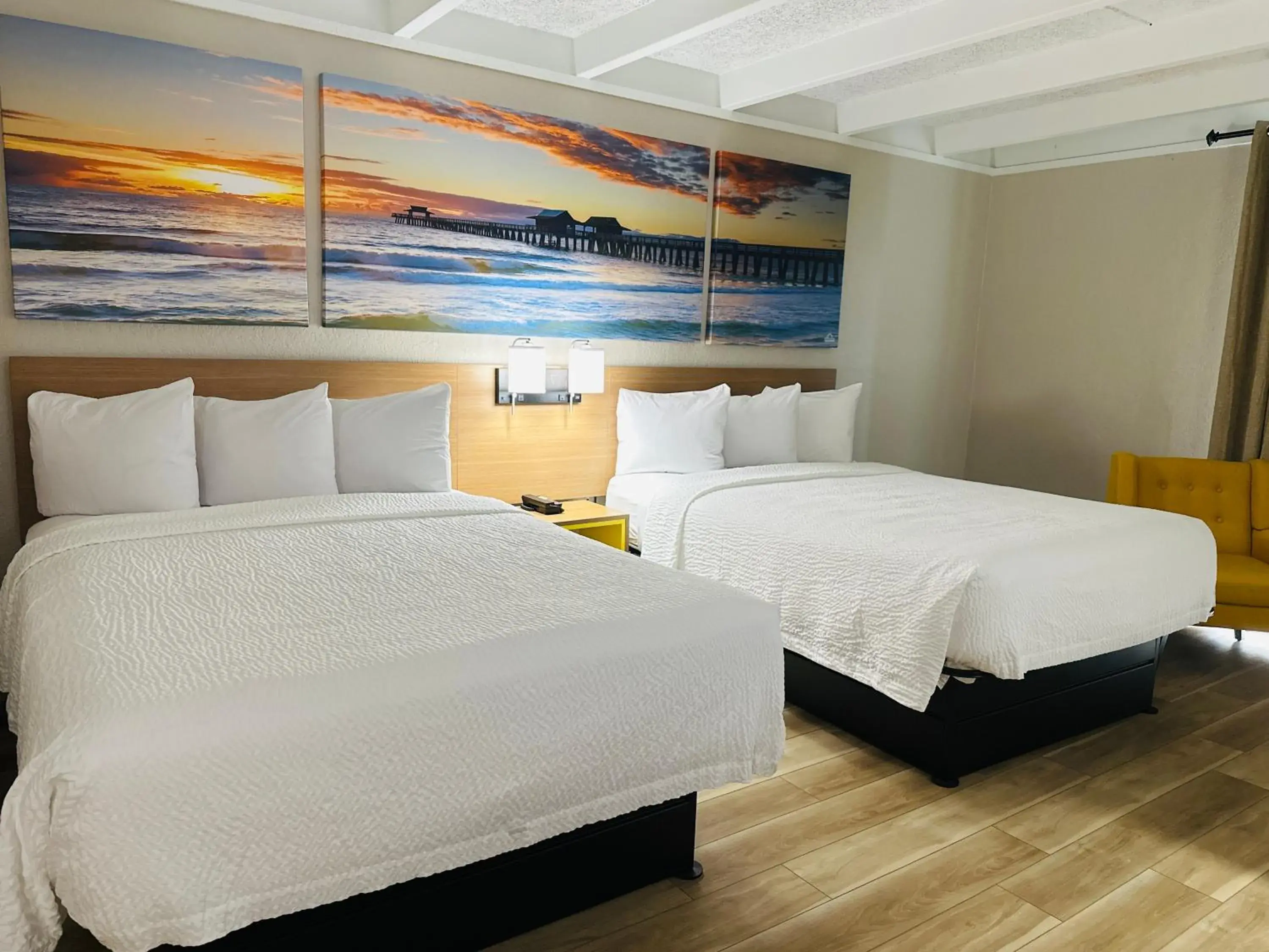 Bed in Days Inn by Wyndham Ocala North