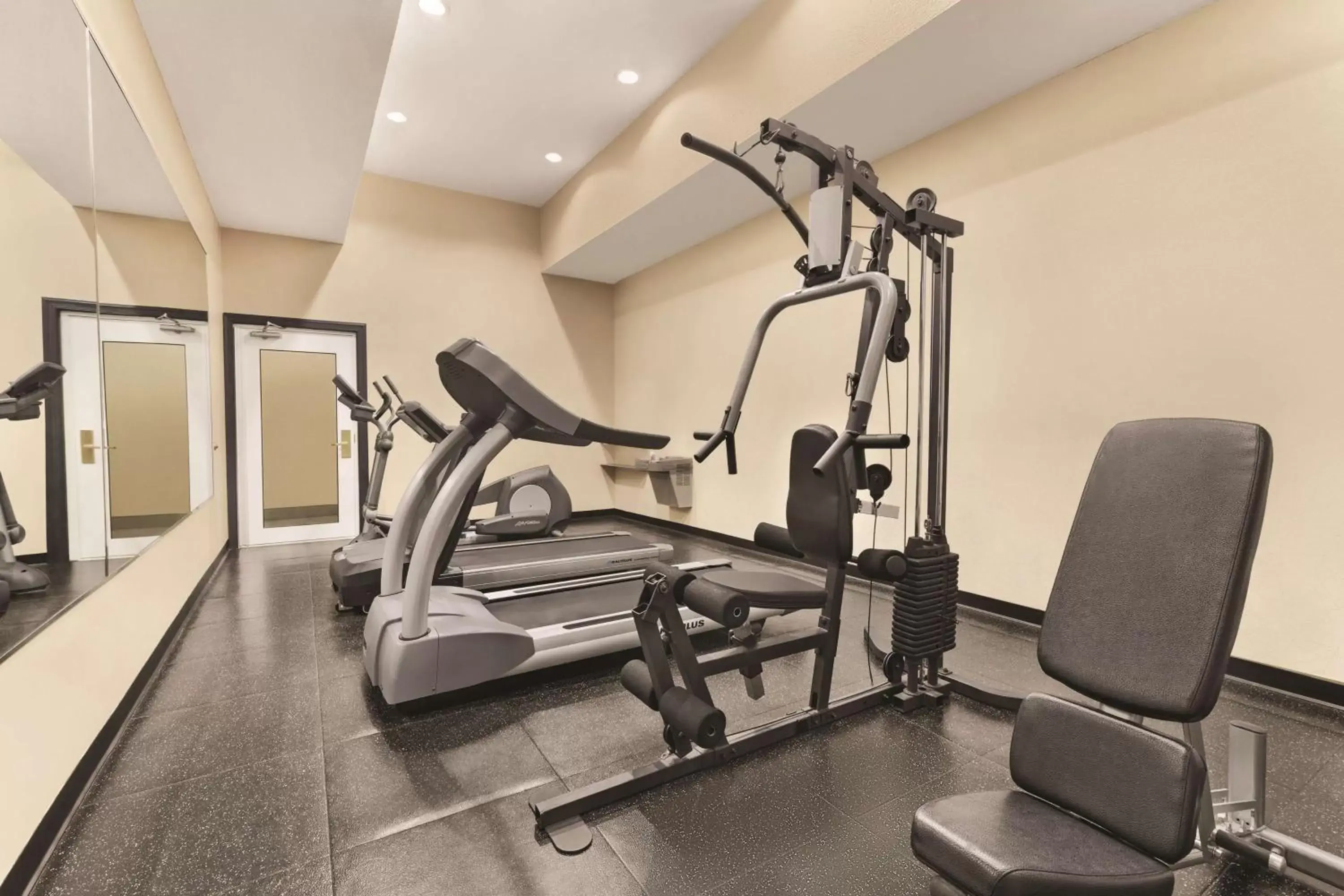 Activities, Fitness Center/Facilities in Country Inn & Suites by Radisson, Homewood, AL