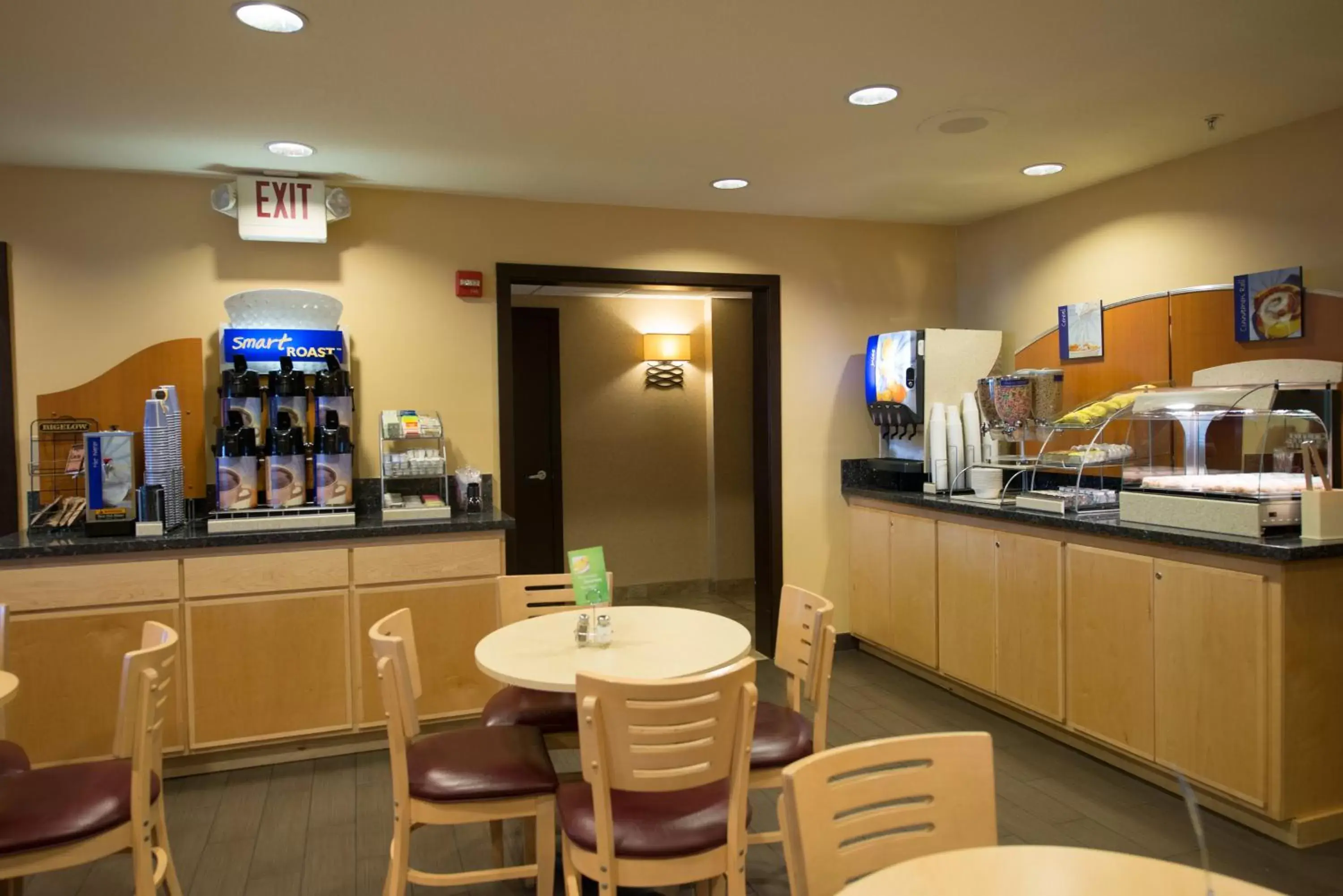 Breakfast, Restaurant/Places to Eat in Holiday Inn Express Portland East - Columbia Gorge, an IHG Hotel