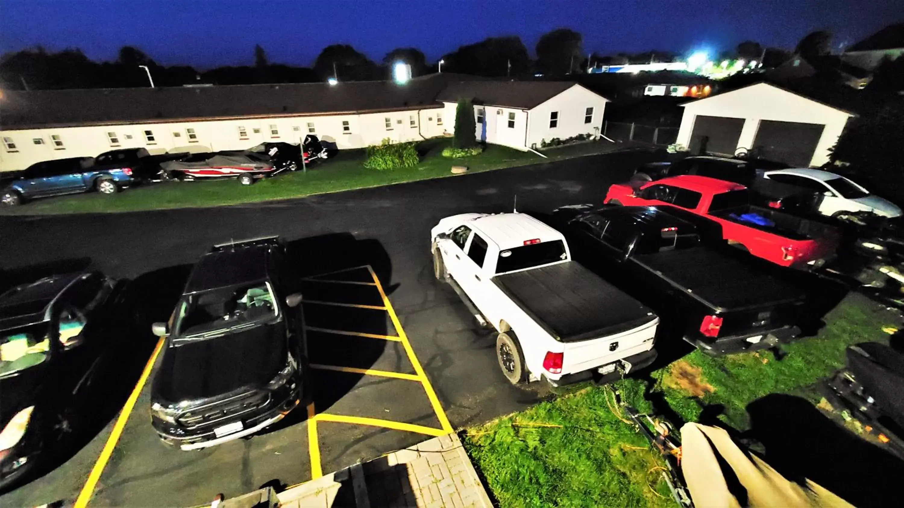 Parking in Knights Inn Colonial Fireside Inn