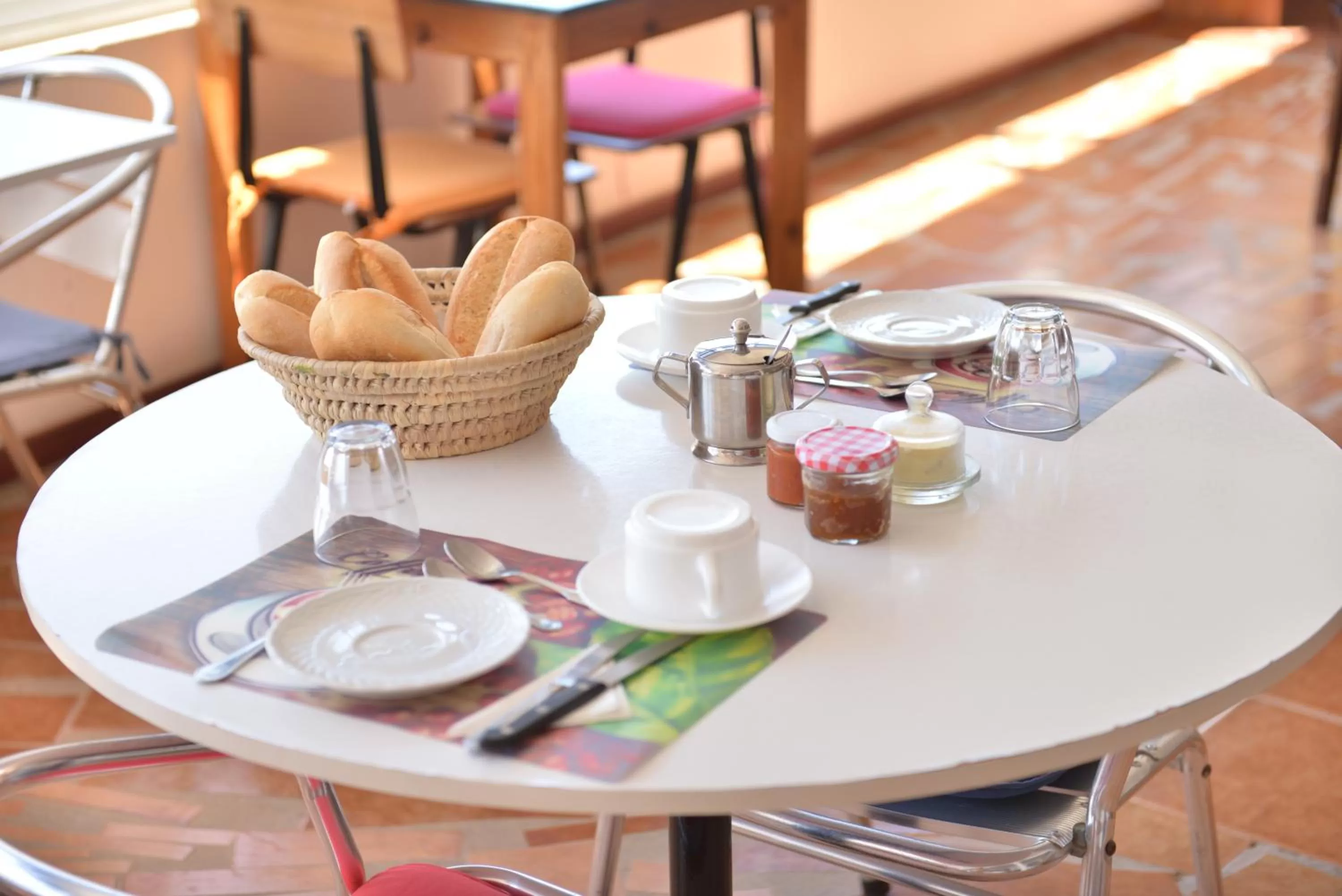 Continental breakfast in Residencial Che Guevara B & B Stop over