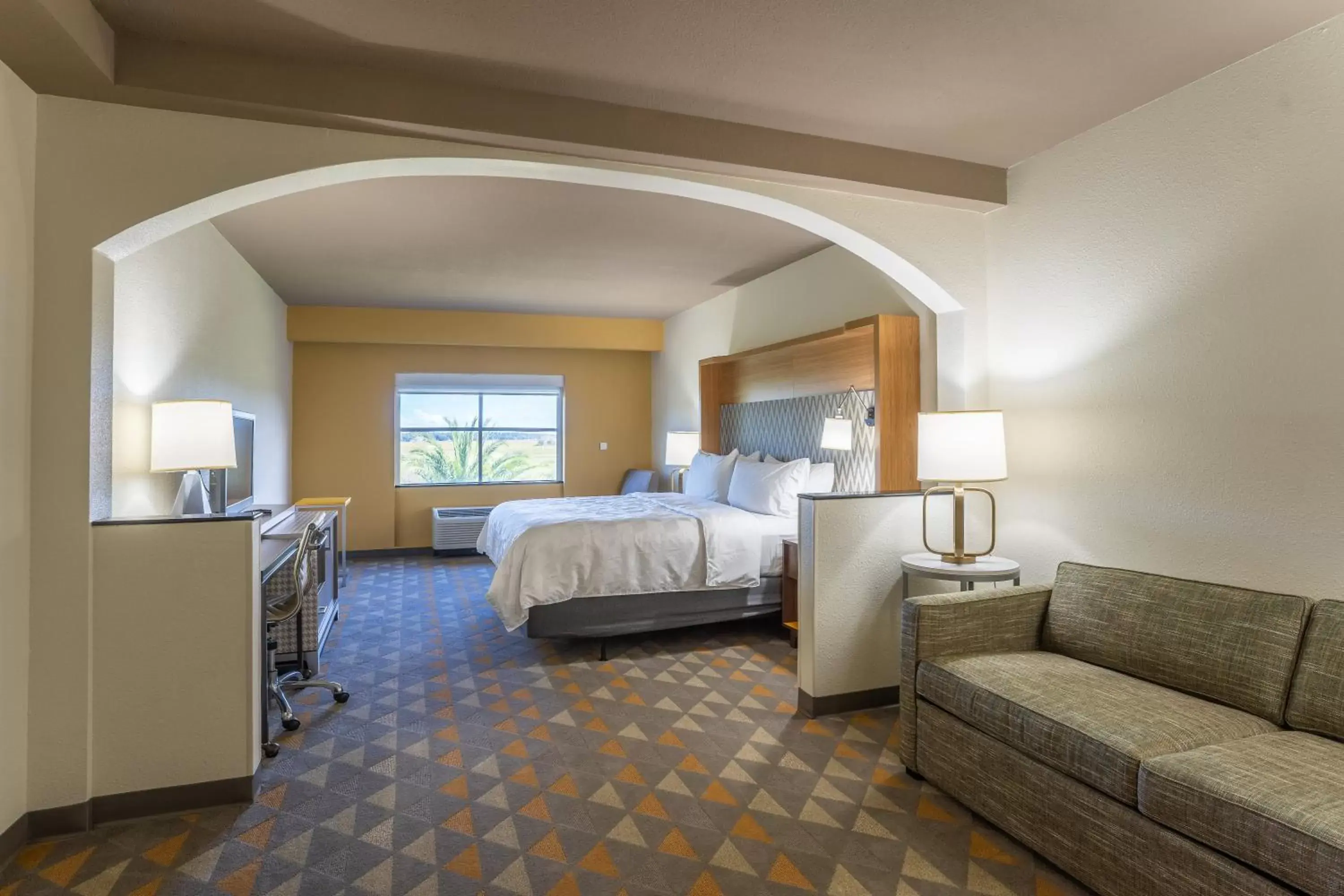 Photo of the whole room, Bed in Holiday Inn Hotel & Suites Beaufort at Highway 21 by IHG Photo of the whole room, Bed in Holiday Inn Hotel & Suites Beaufort at Highway 21 by IHG