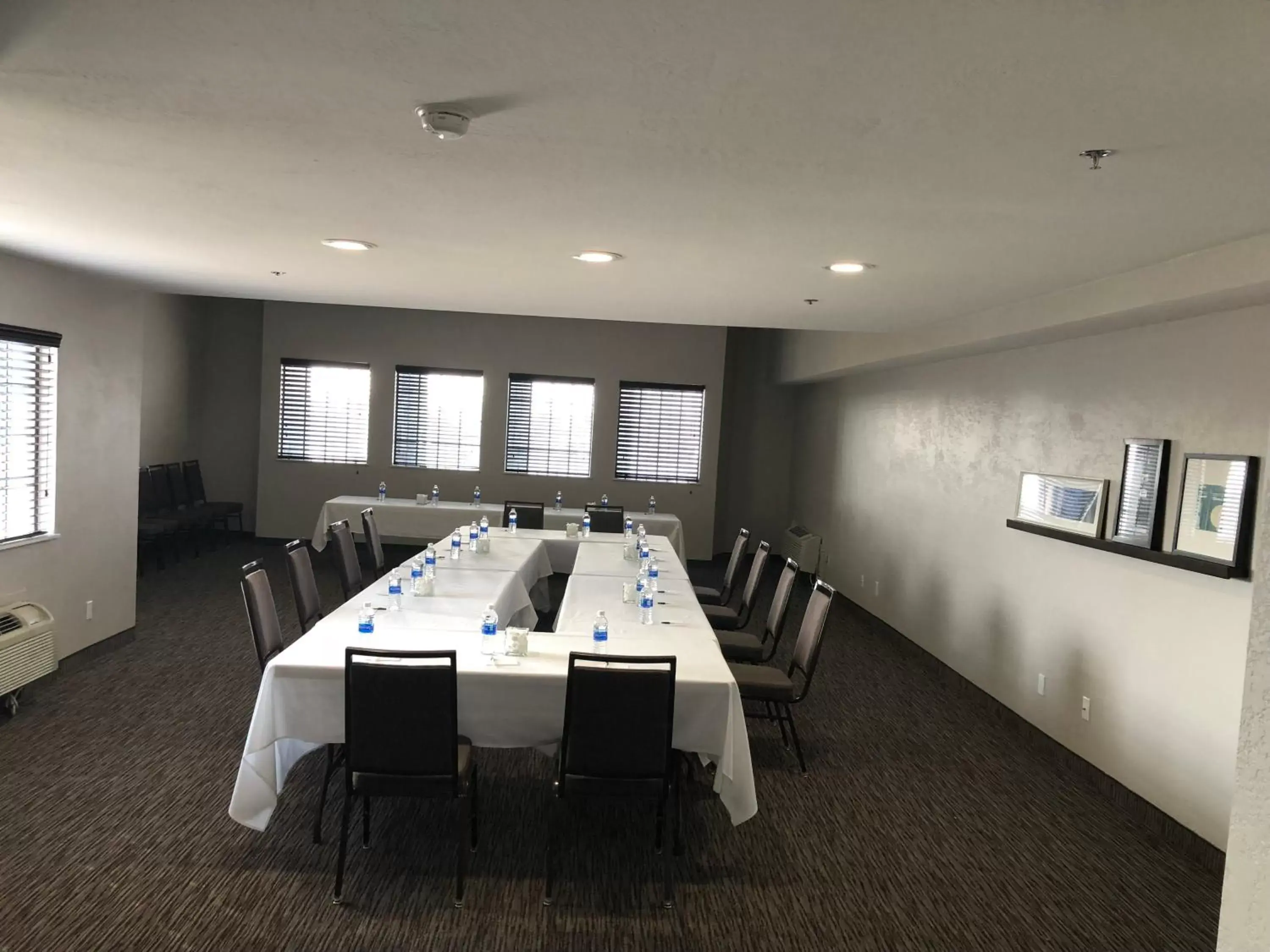 Business facilities in Country Inn & Suites by Radisson, Bakersfield, CA