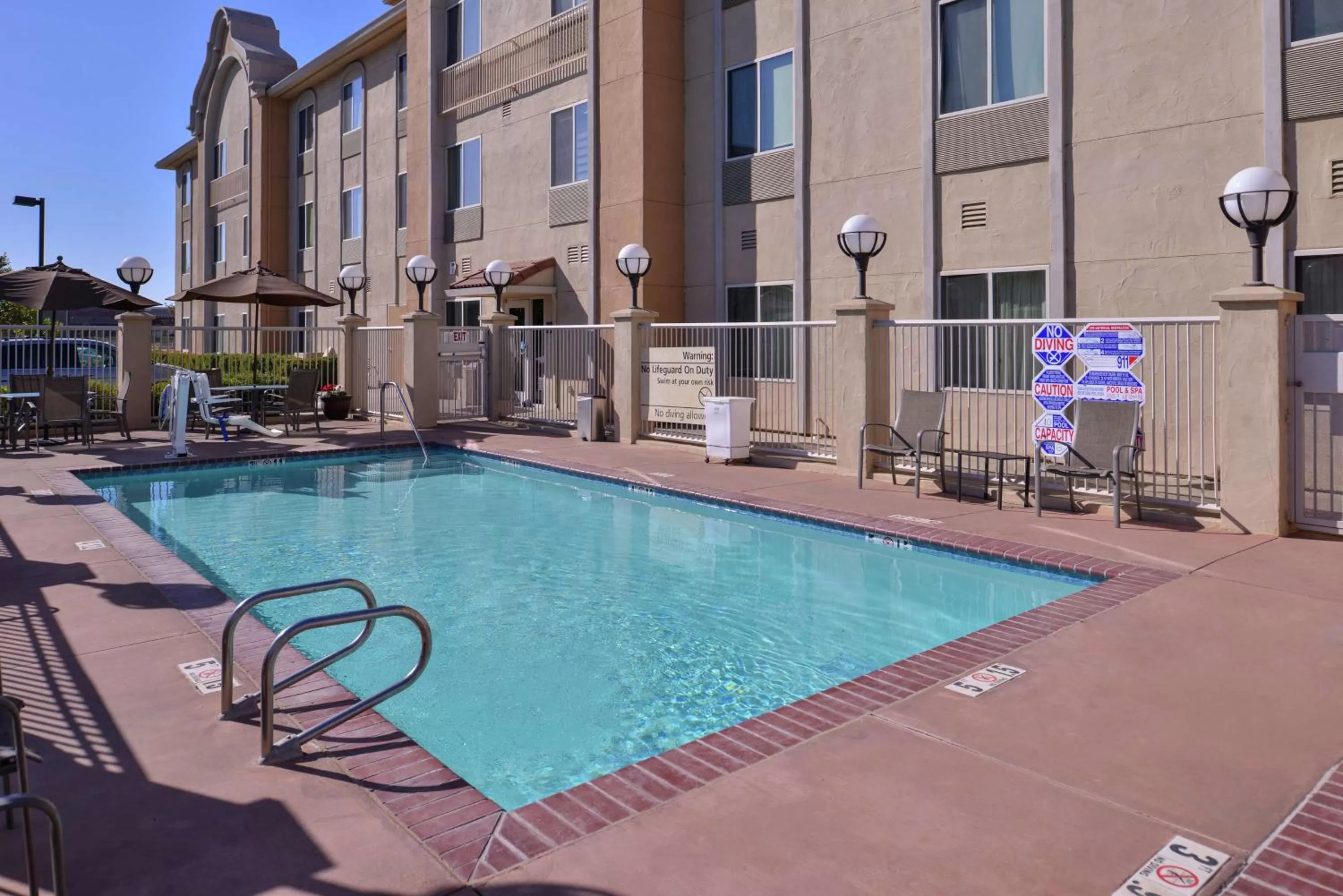 Pool view in Hampton Inn & Suites Woodland-Sacramento Area