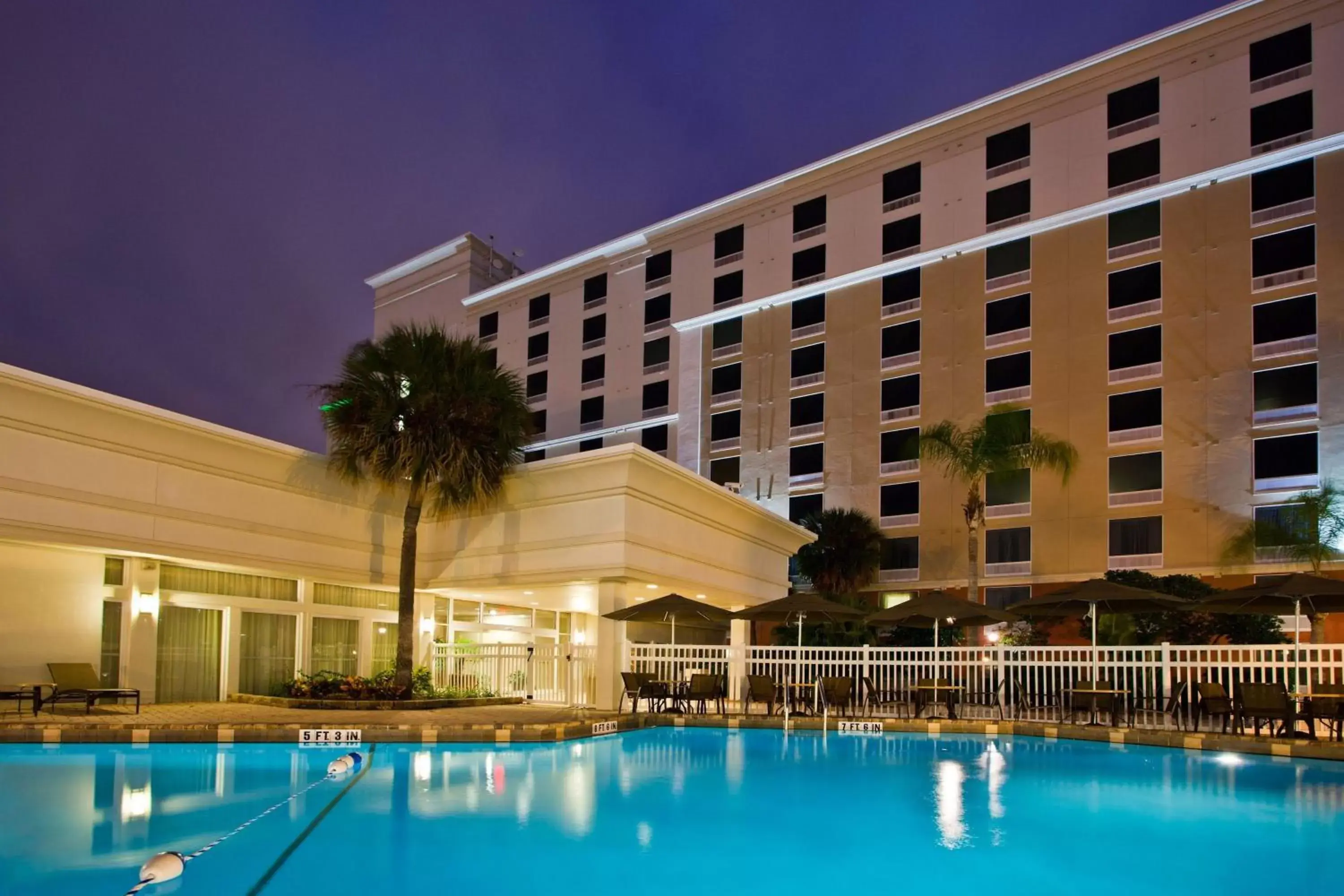 Swimming pool, Property Building in Holiday Inn & Suites Across From Universal Orlando, an IHG Hotel