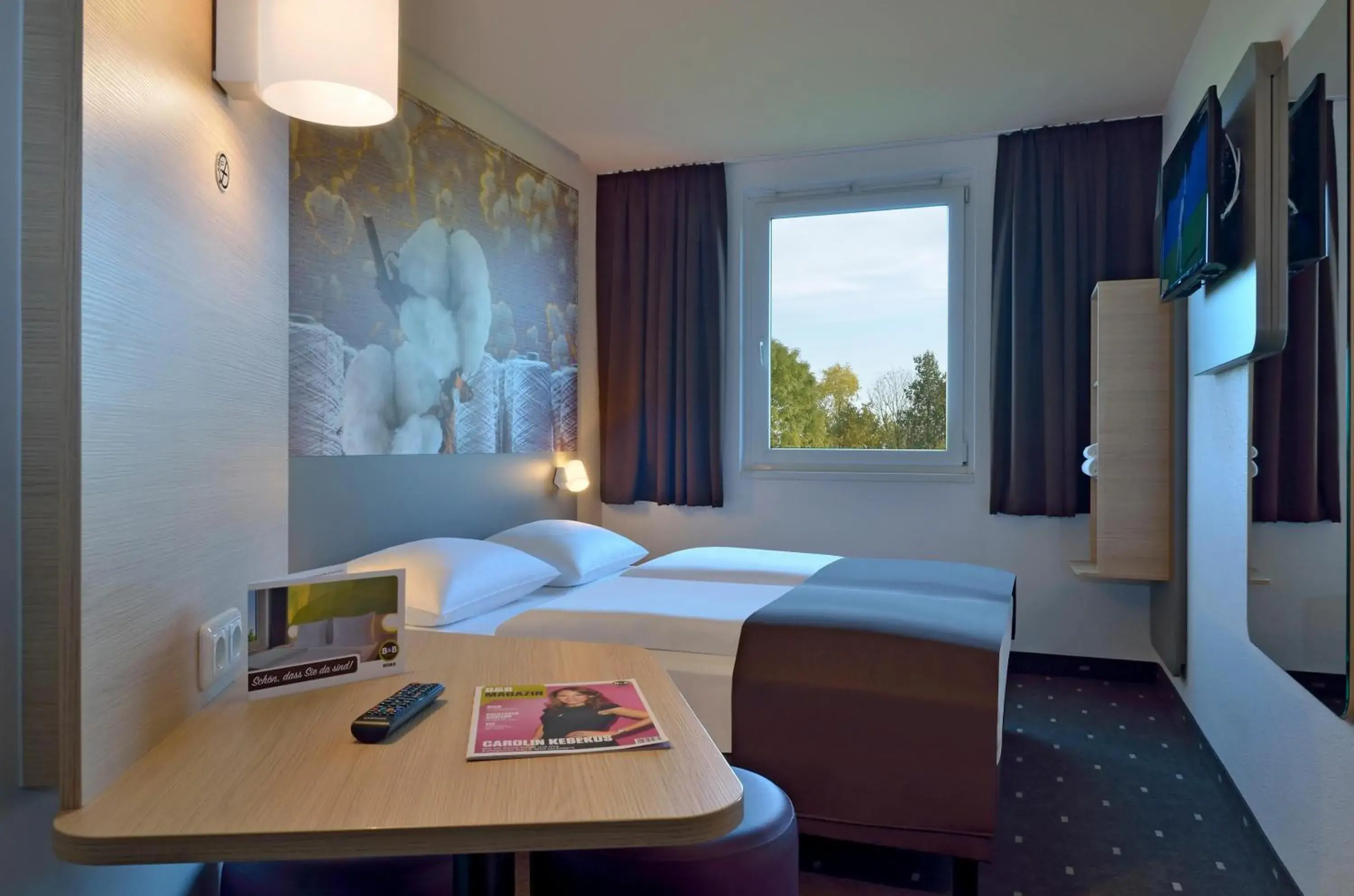 Photo of the whole room, Bed in B&B Hotel Düsseldorf-Ratingen