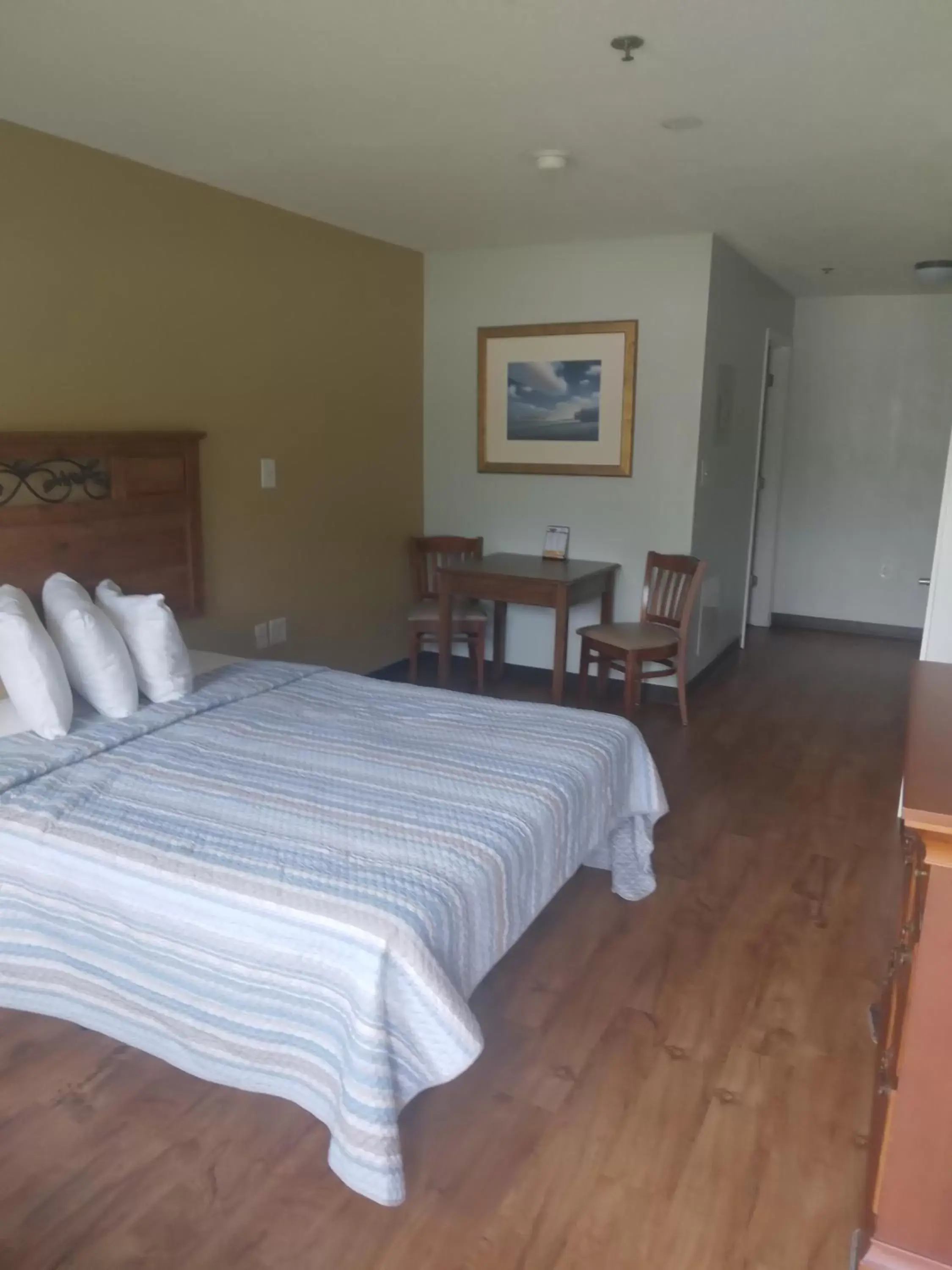 Bed in Affordable Suites Jacksonville