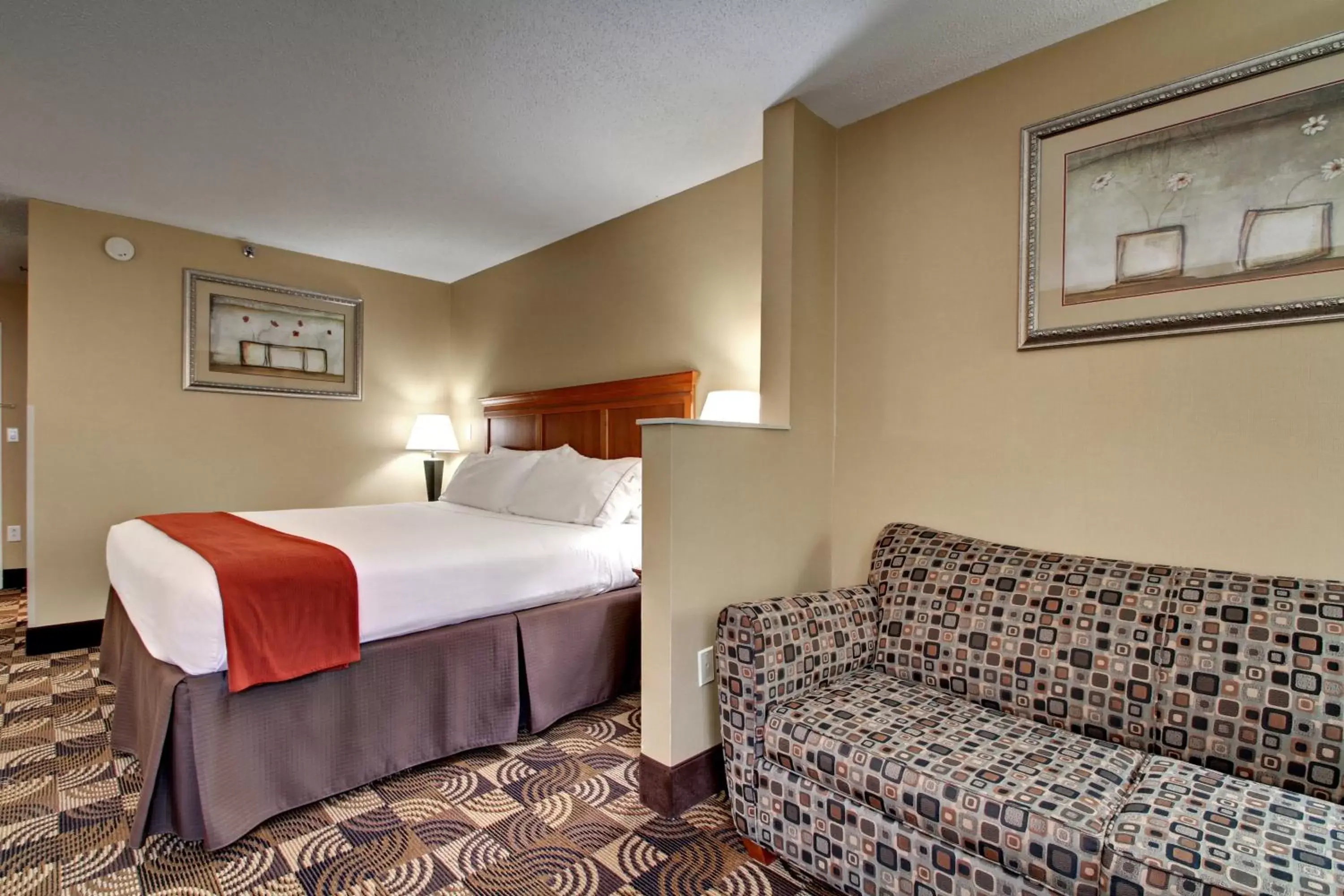 Photo of the whole room, Bed in Holiday Inn Express Hurricane Mills Waverly, an IHG Hotel