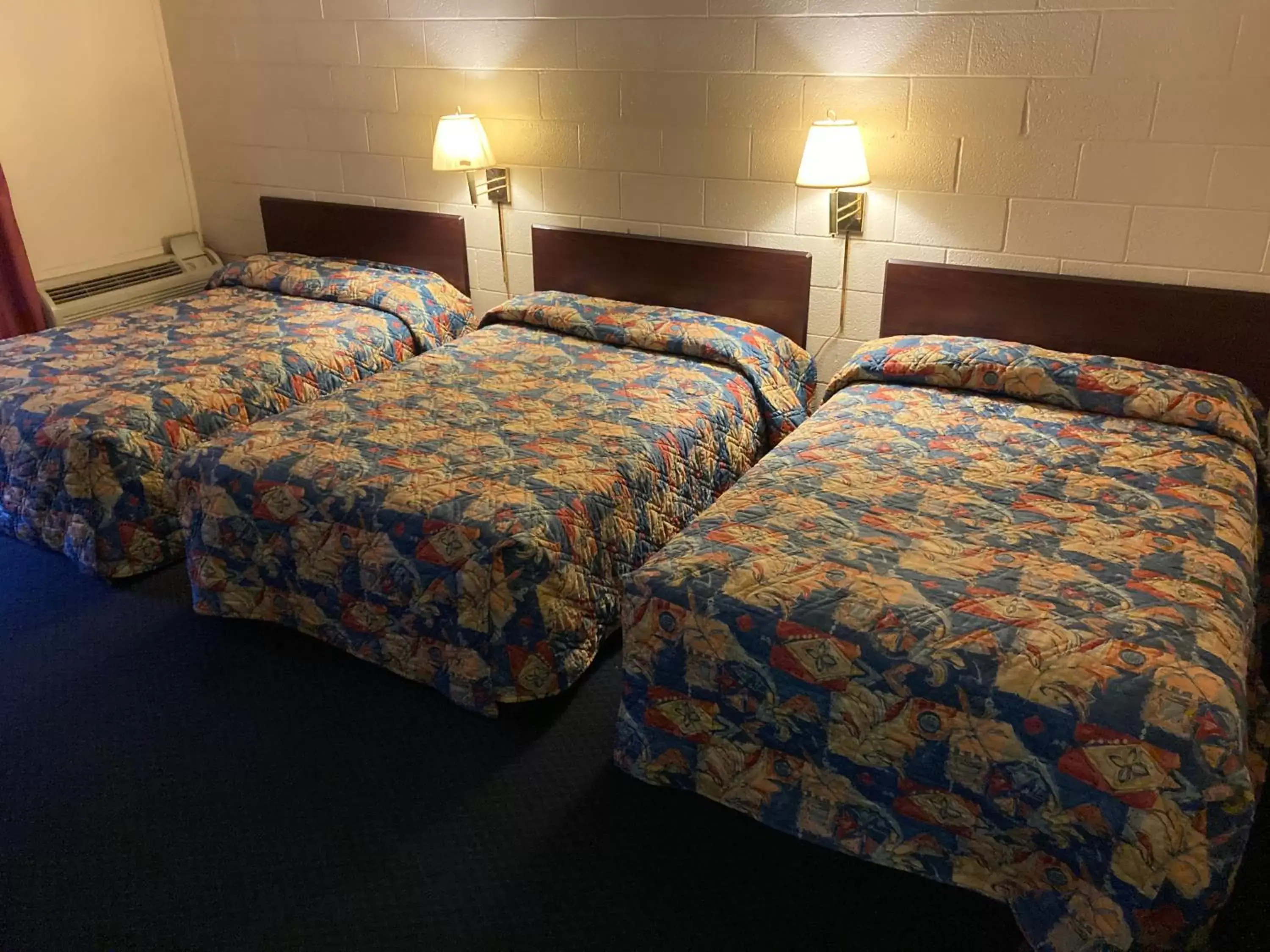 Bed in Childress Inn