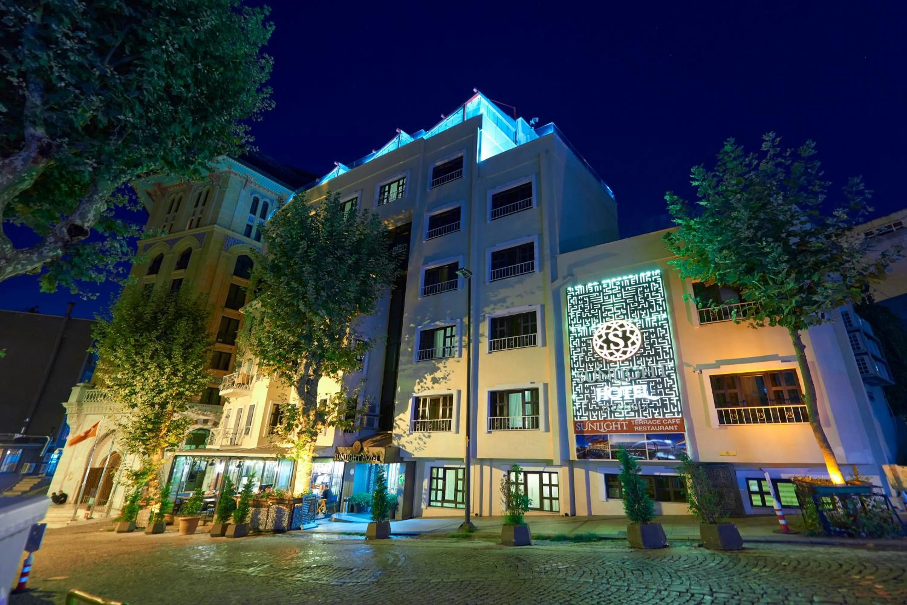 Facade/entrance in Sunlight Hotel