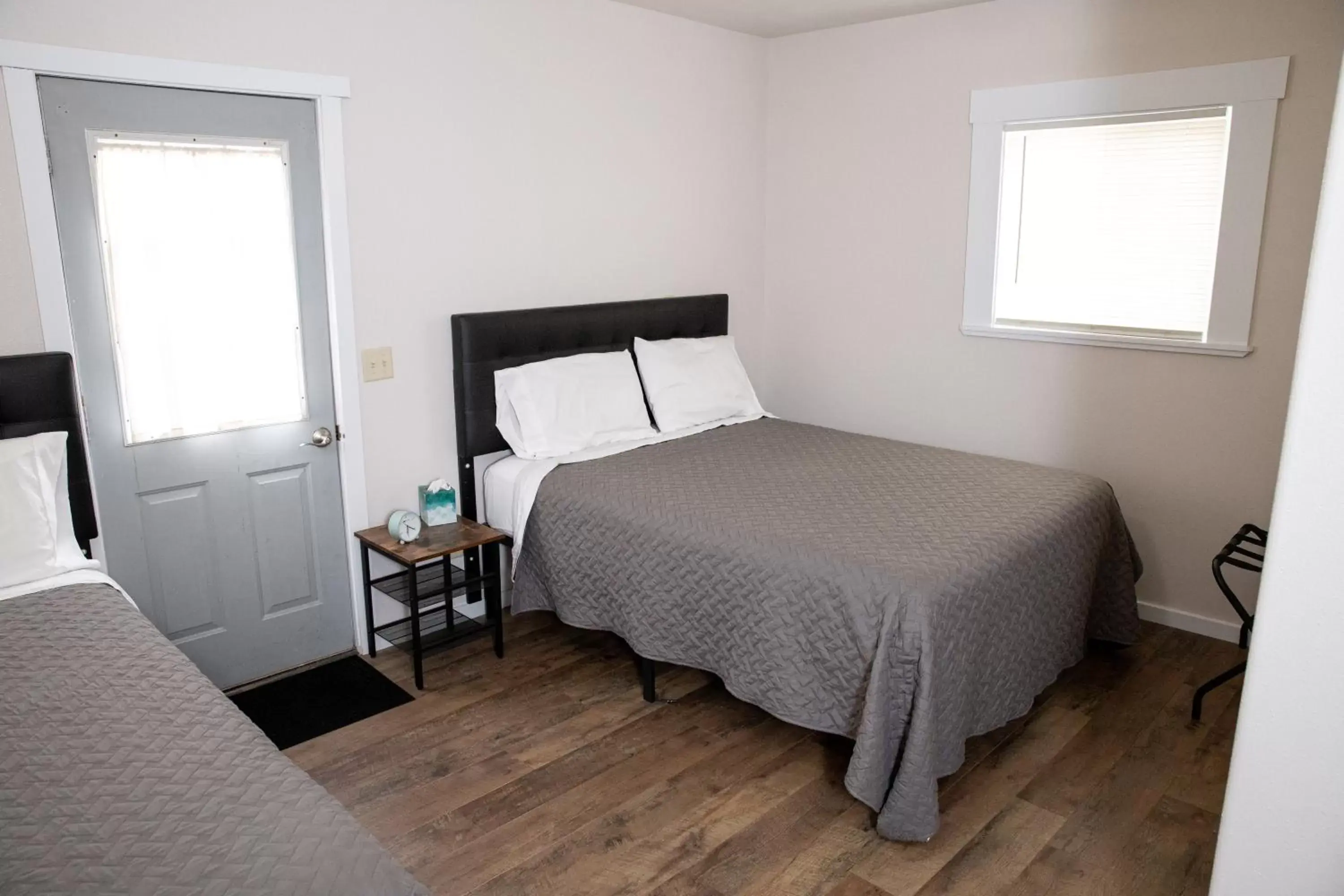 Bedroom, Bed in East Side Motel & Cabins Bedroom, Bed in East Side Motel & Cabins