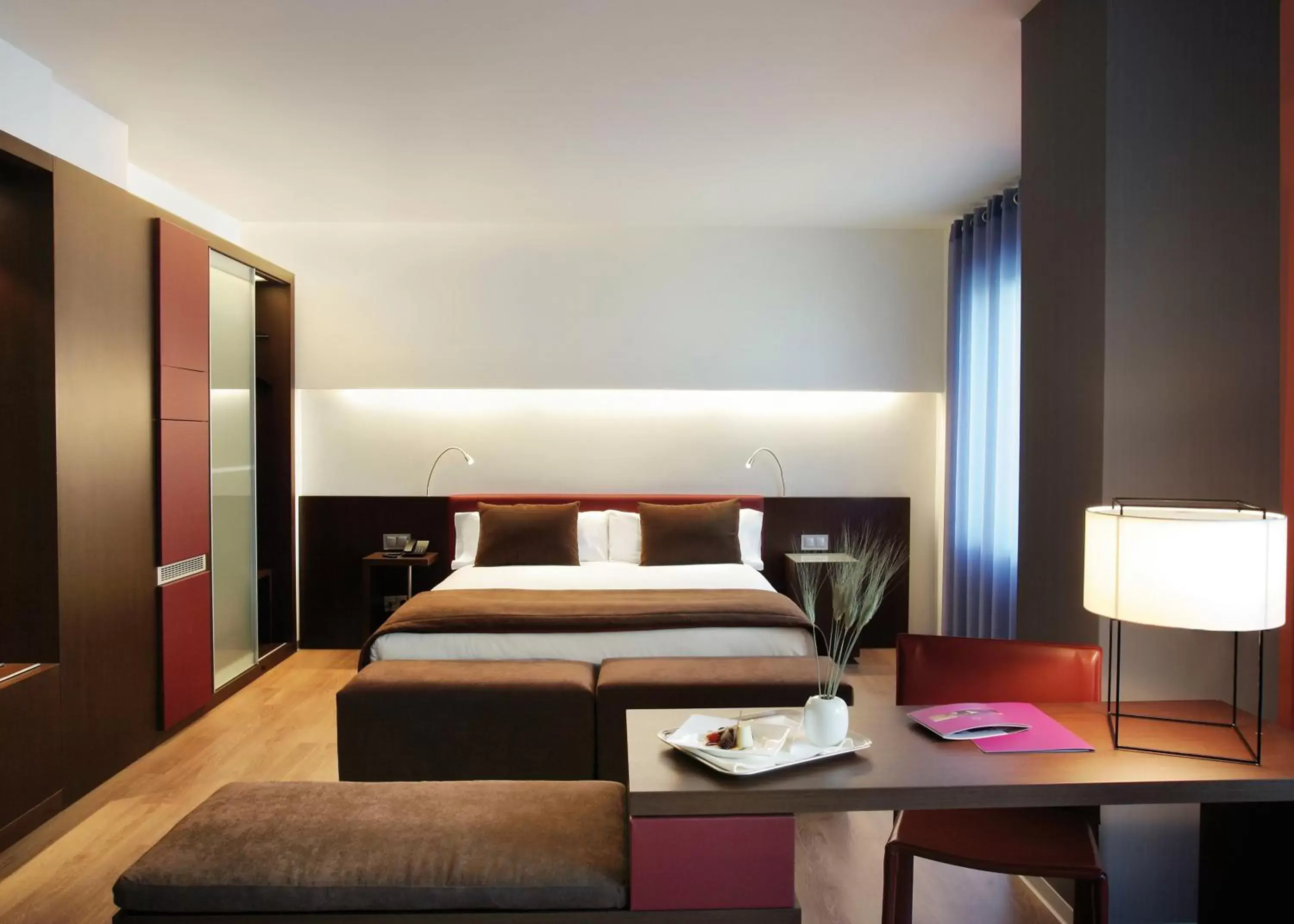 Bedroom, Bed in Barcelona Granvia Plaza Espana, an IHG Hotel