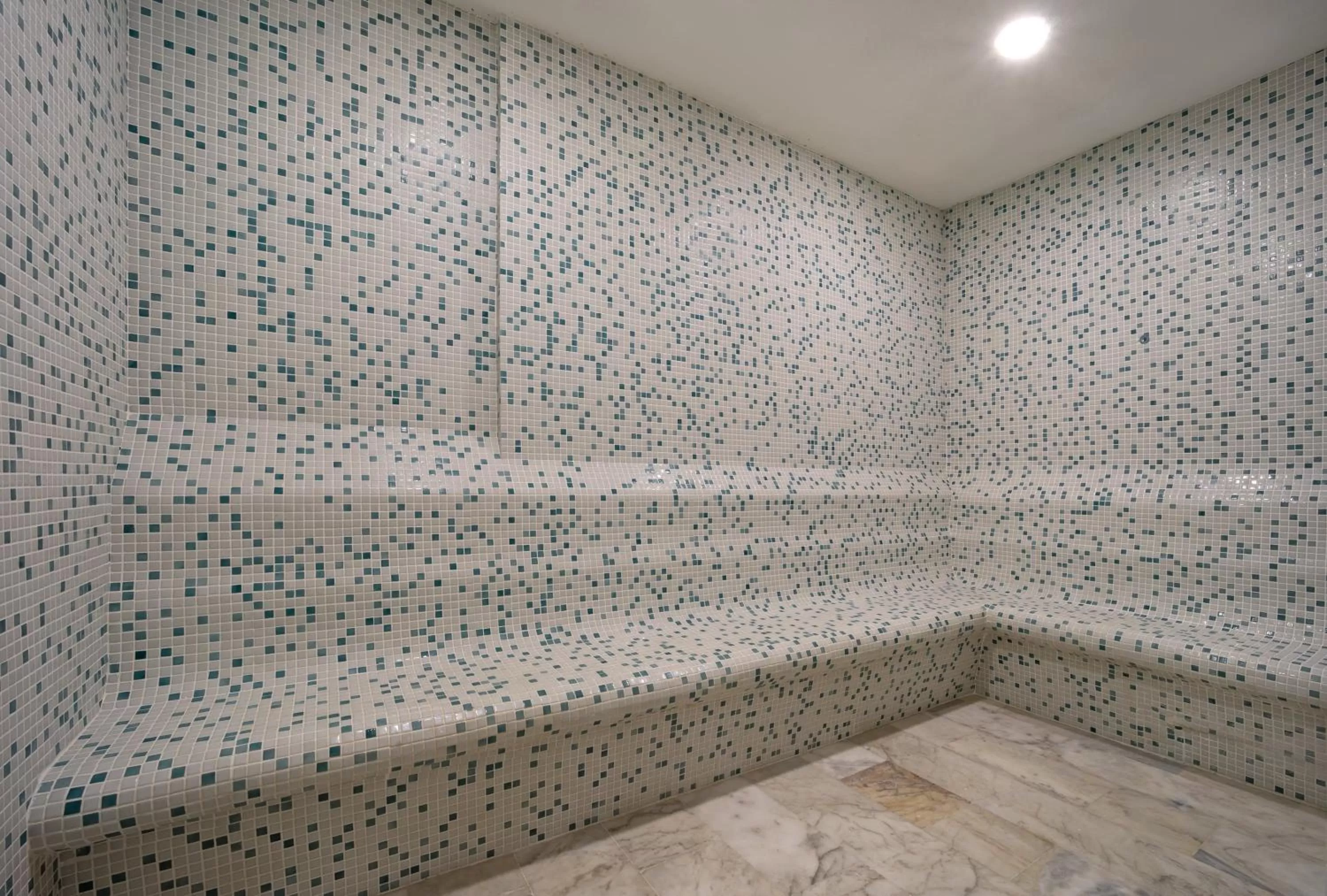 Steam room in Ipeksoy Thermal Hotel