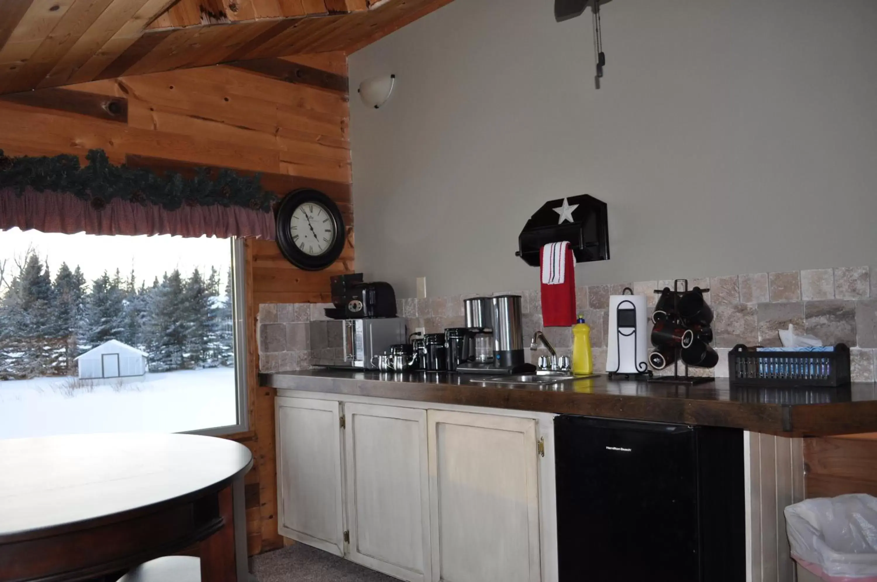 Kitchen or kitchenette, Kitchen/Kitchenette in Rocky Ridge Country Lodge