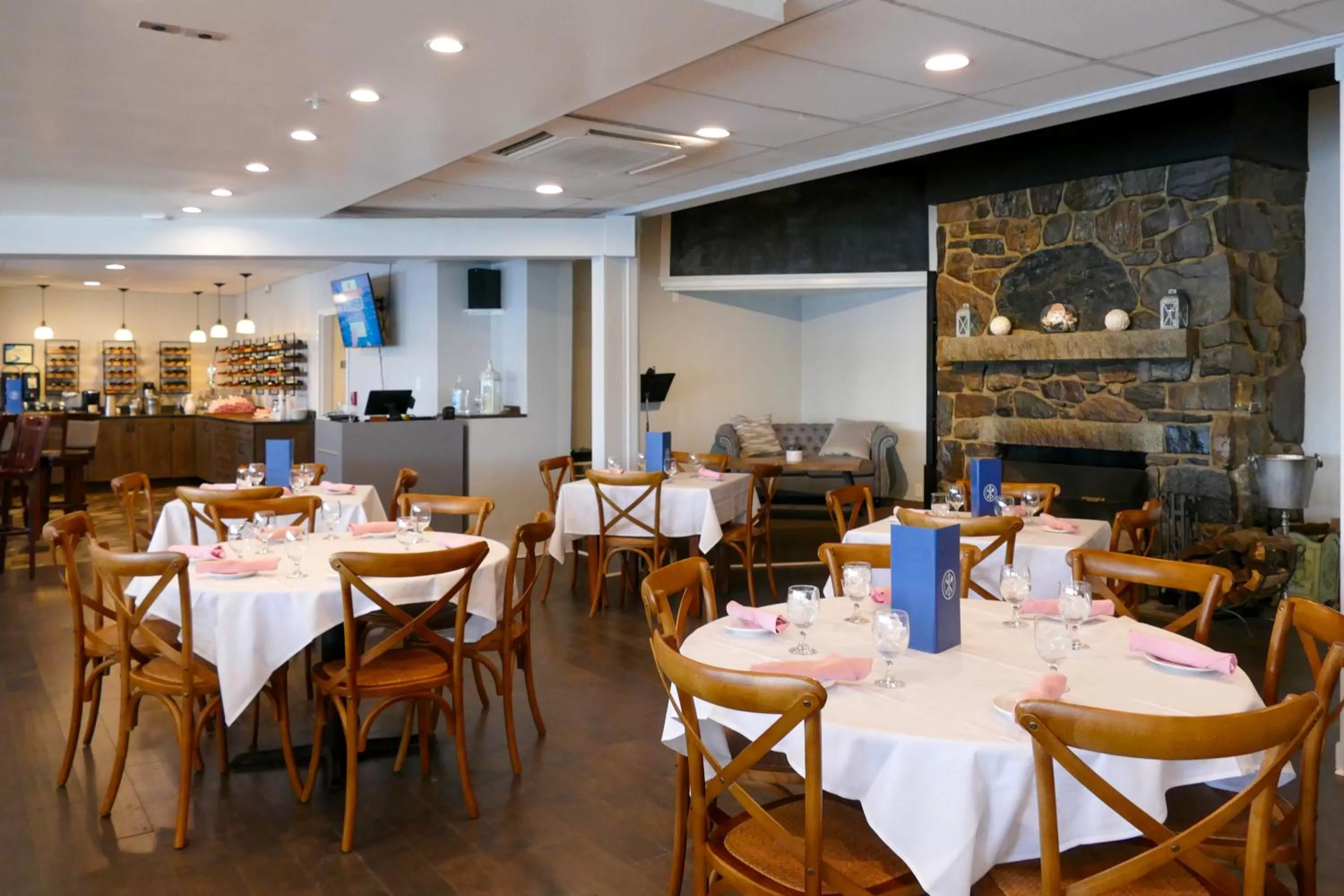 Restaurant/Places to Eat in Sheepscot Harbour Village Resort