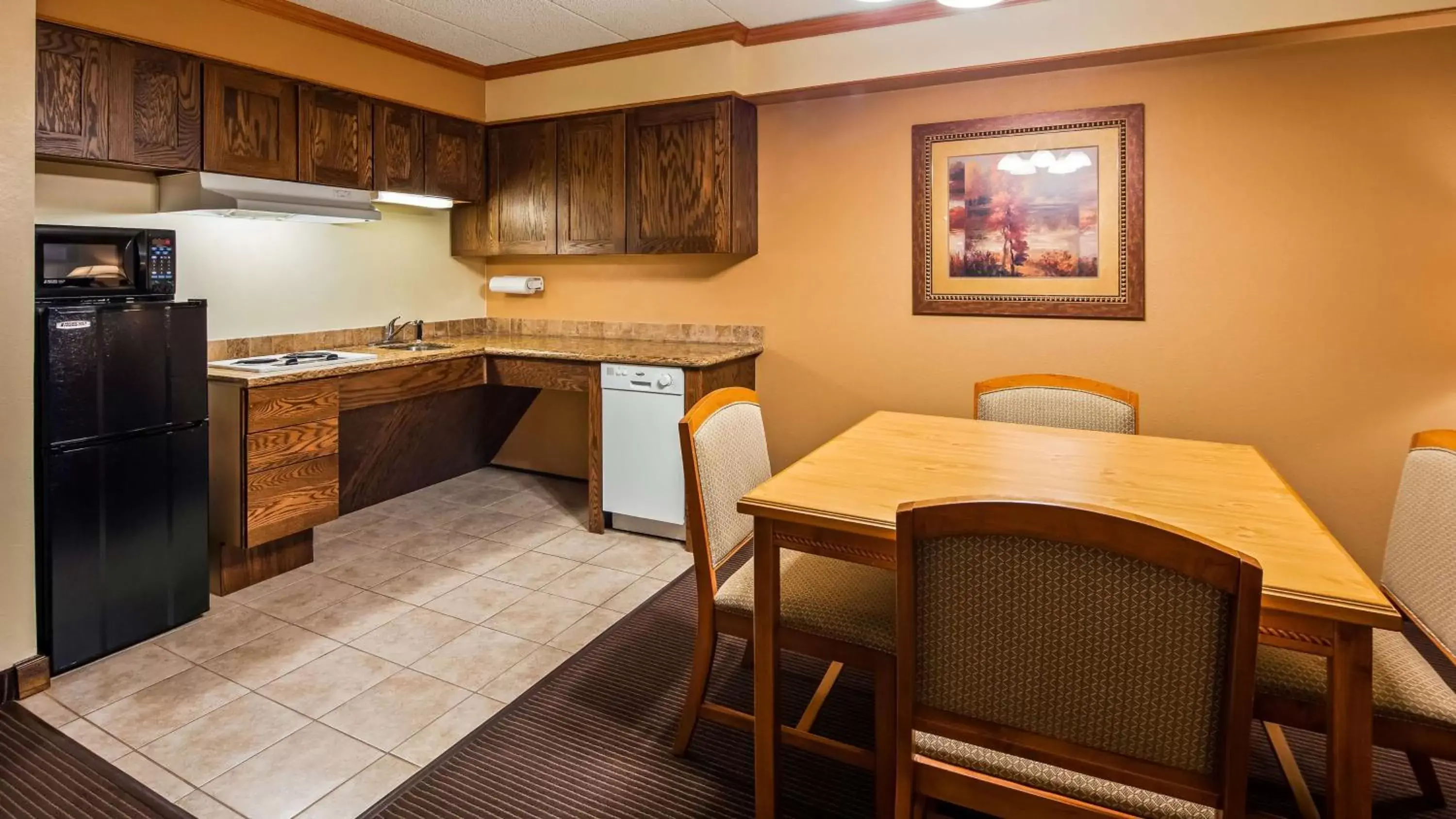 TV and multimedia, Kitchen/Kitchenette in Best Western Plus Sidney Lodge