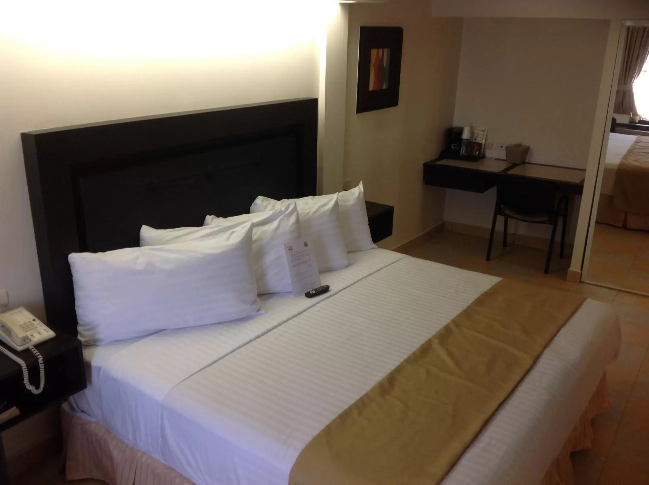 Bedroom, Bed in Best Western Hotel Plaza Matamoros