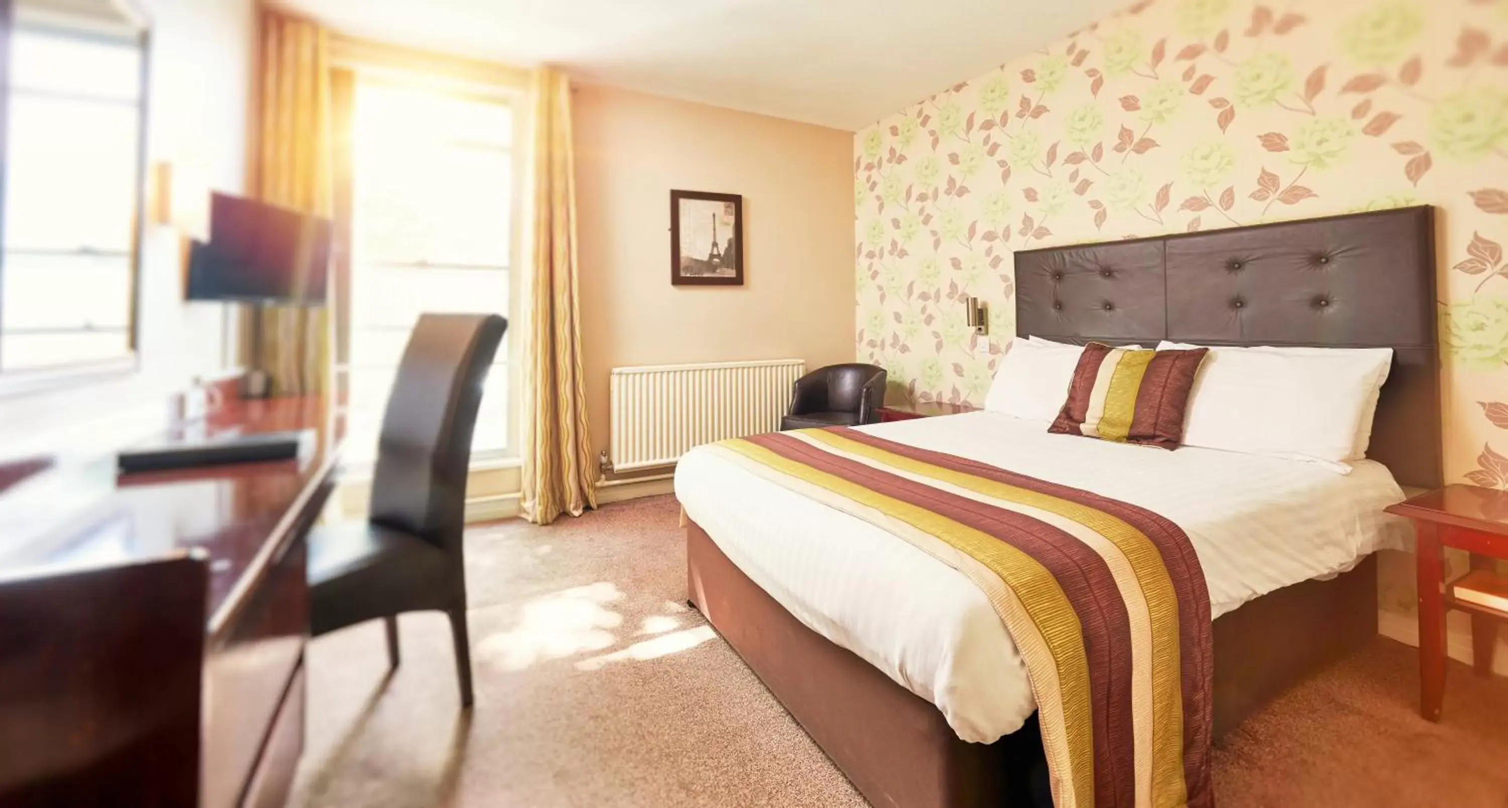 Bedroom, Bed in St James Hotel