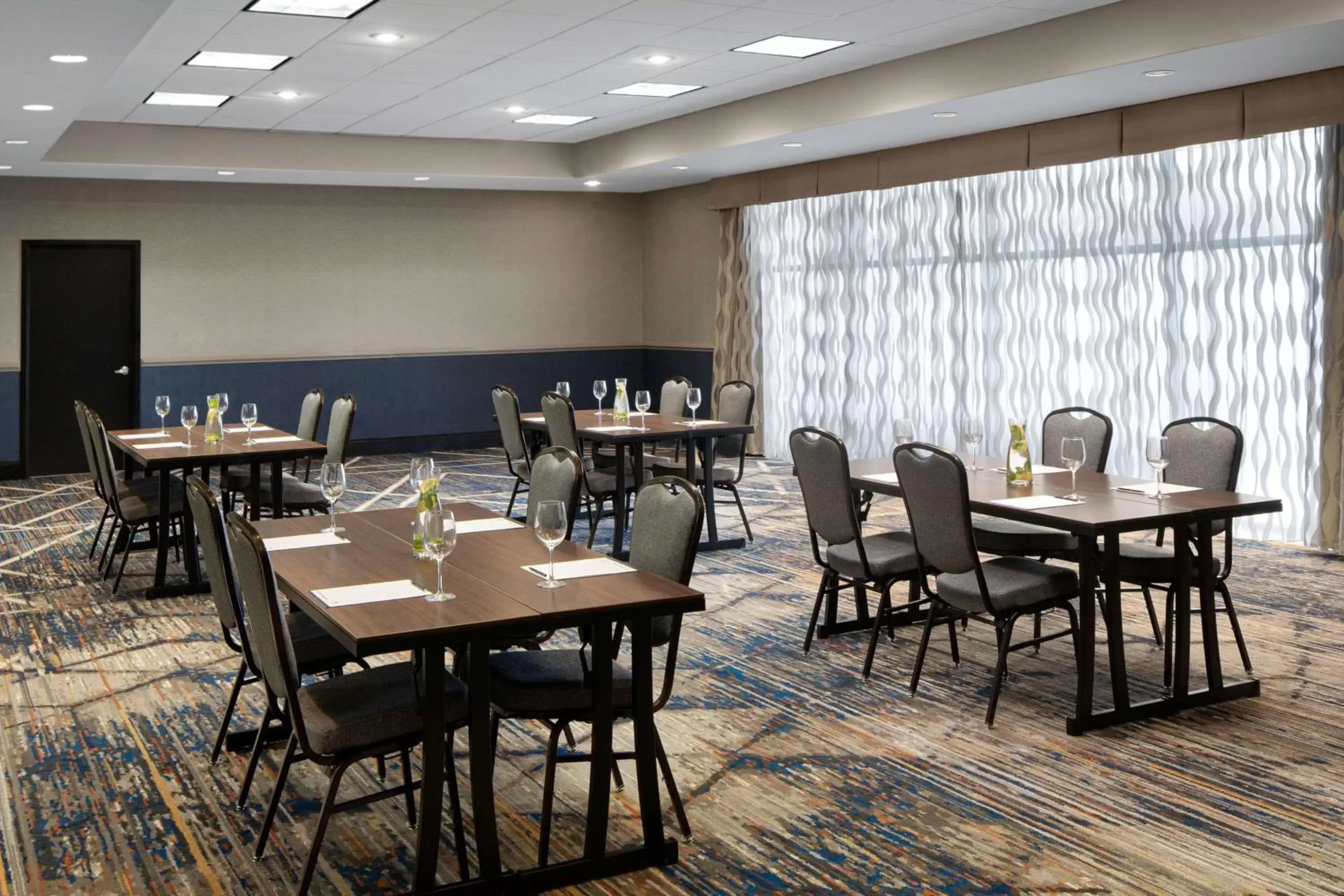 Meeting/conference room, Restaurant/Places to Eat in The Alloy, a DoubleTree by Hilton - Valley Forge