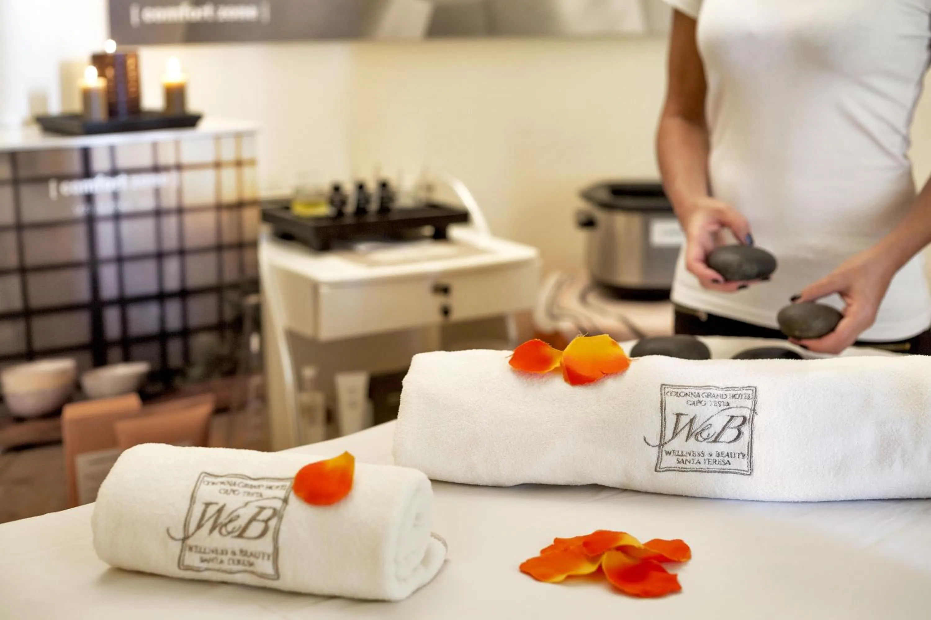 Massage in COLONNA GRAND HOTEL CAPO TESTA, a Colonna Luxury Beach Hotel, Santa Teresa Sardegna