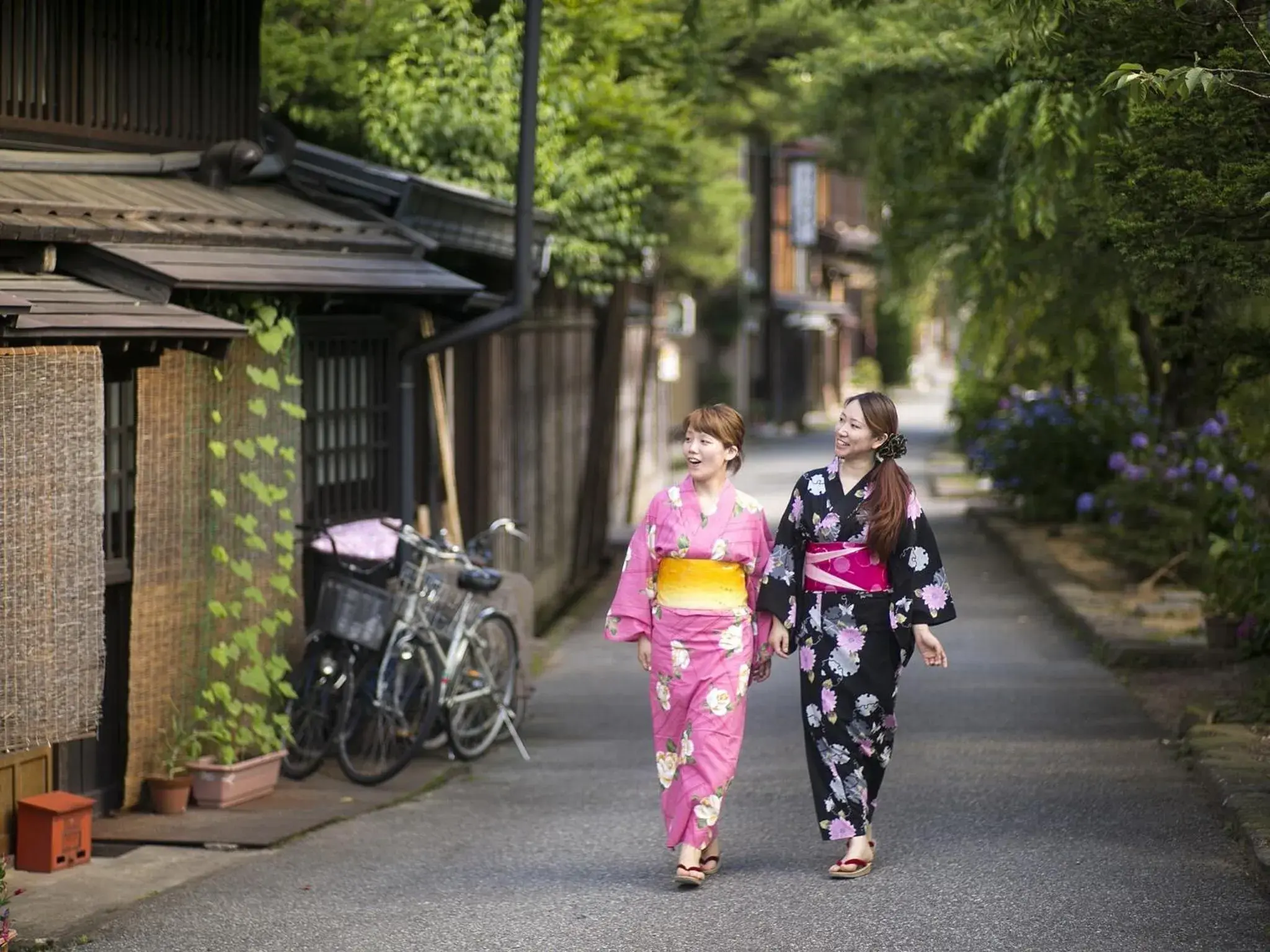 People in Honjin Hiranoya Kachoan