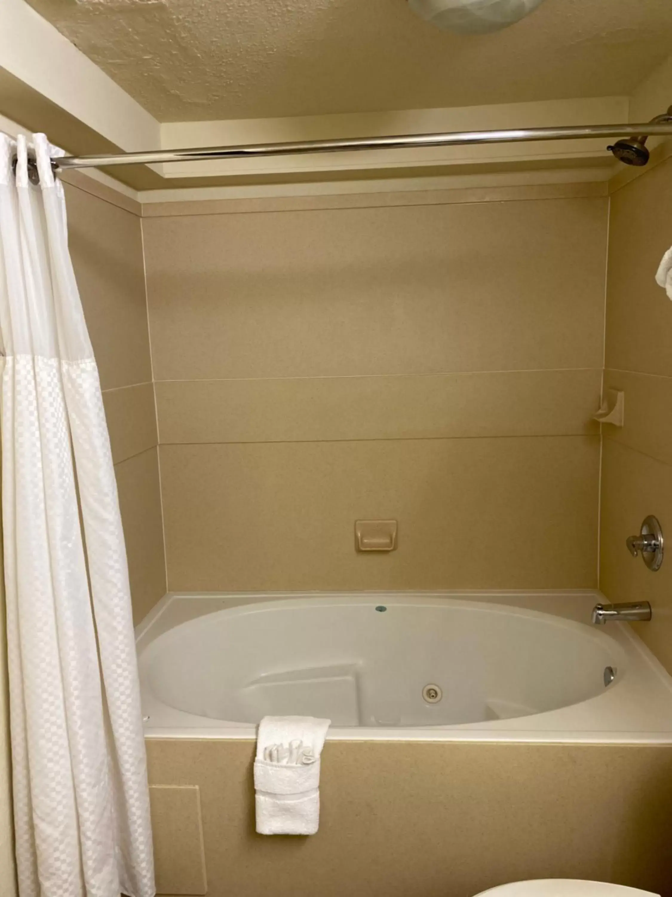 Bath, Bathroom in Days Inn by Wyndham Oklahoma City/Moore