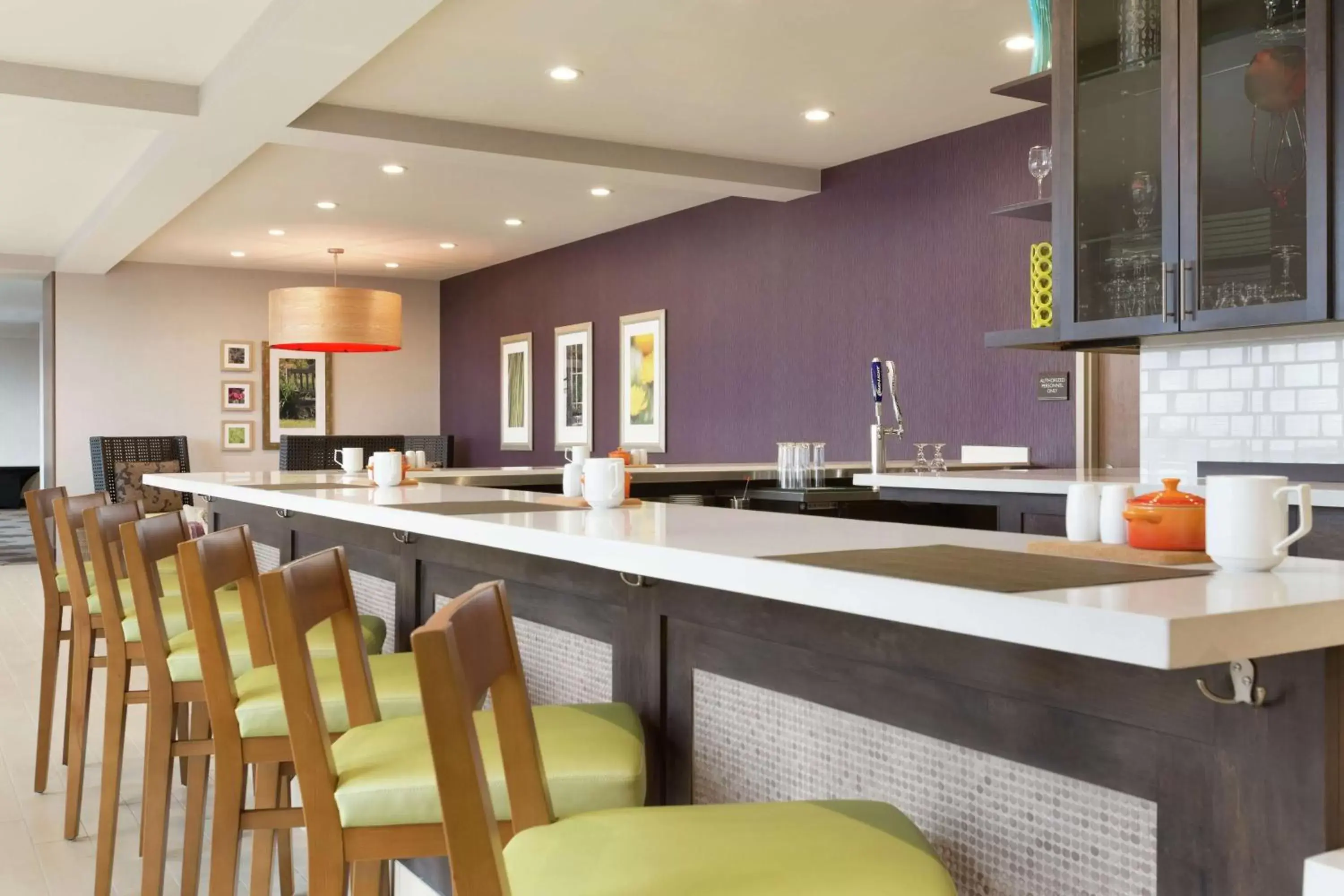 Restaurant/places to eat, Kitchen/Kitchenette in Hilton Garden Inn Pittsburgh Airport South-Robinson Mall