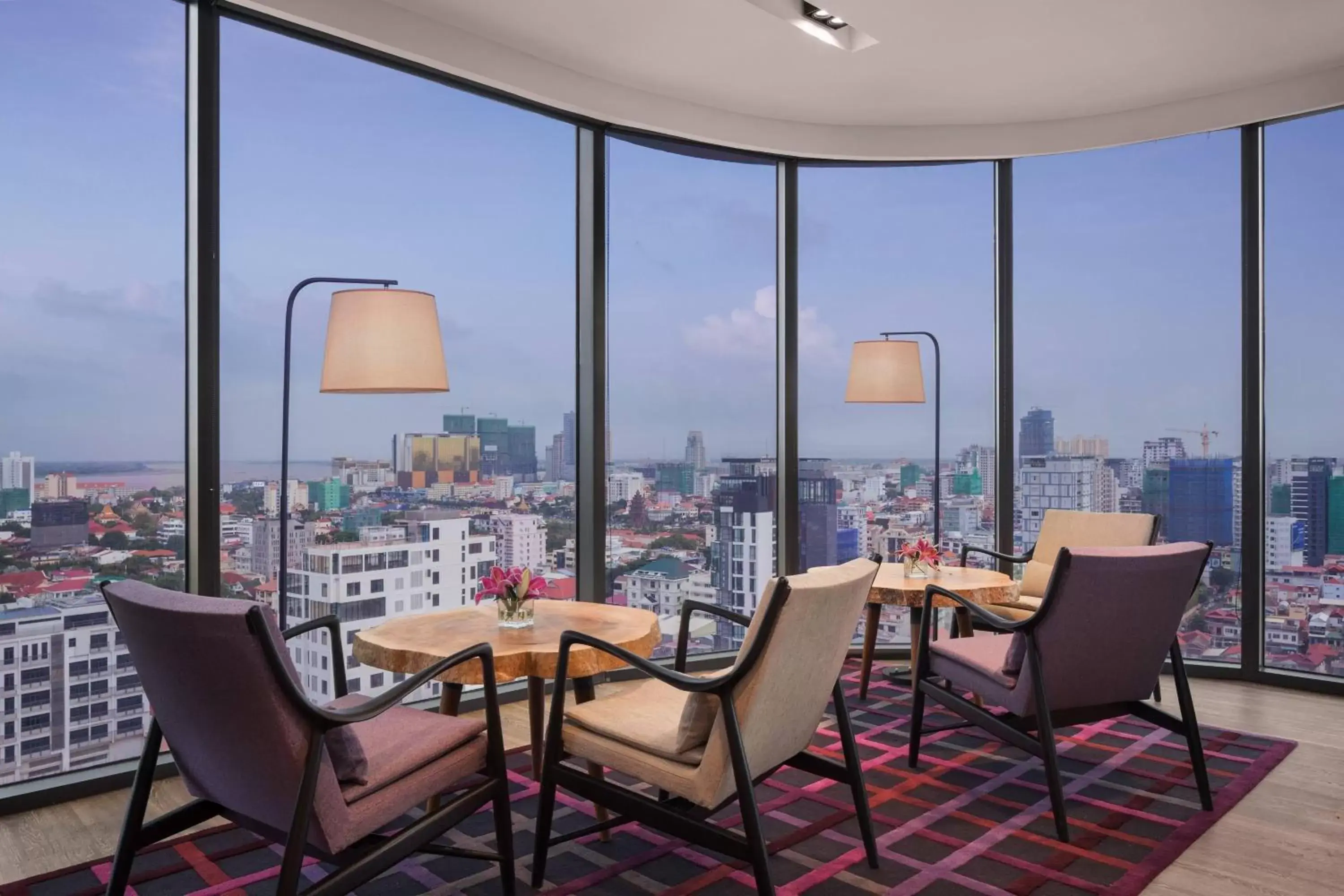 Lounge or bar in Courtyard by Marriott Phnom Penh