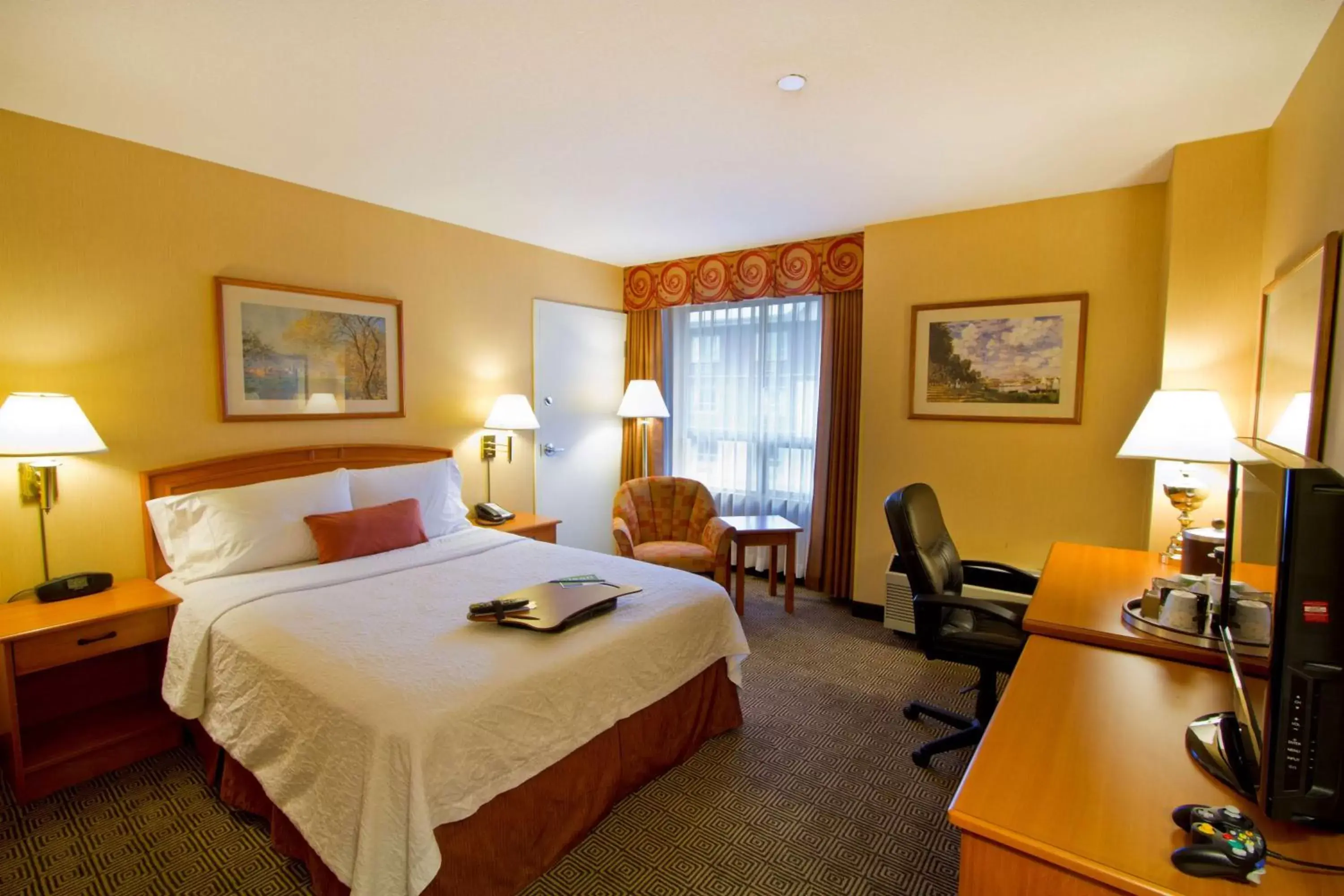 Bed in Hampton Inn - Vancouver Airport/Richmond