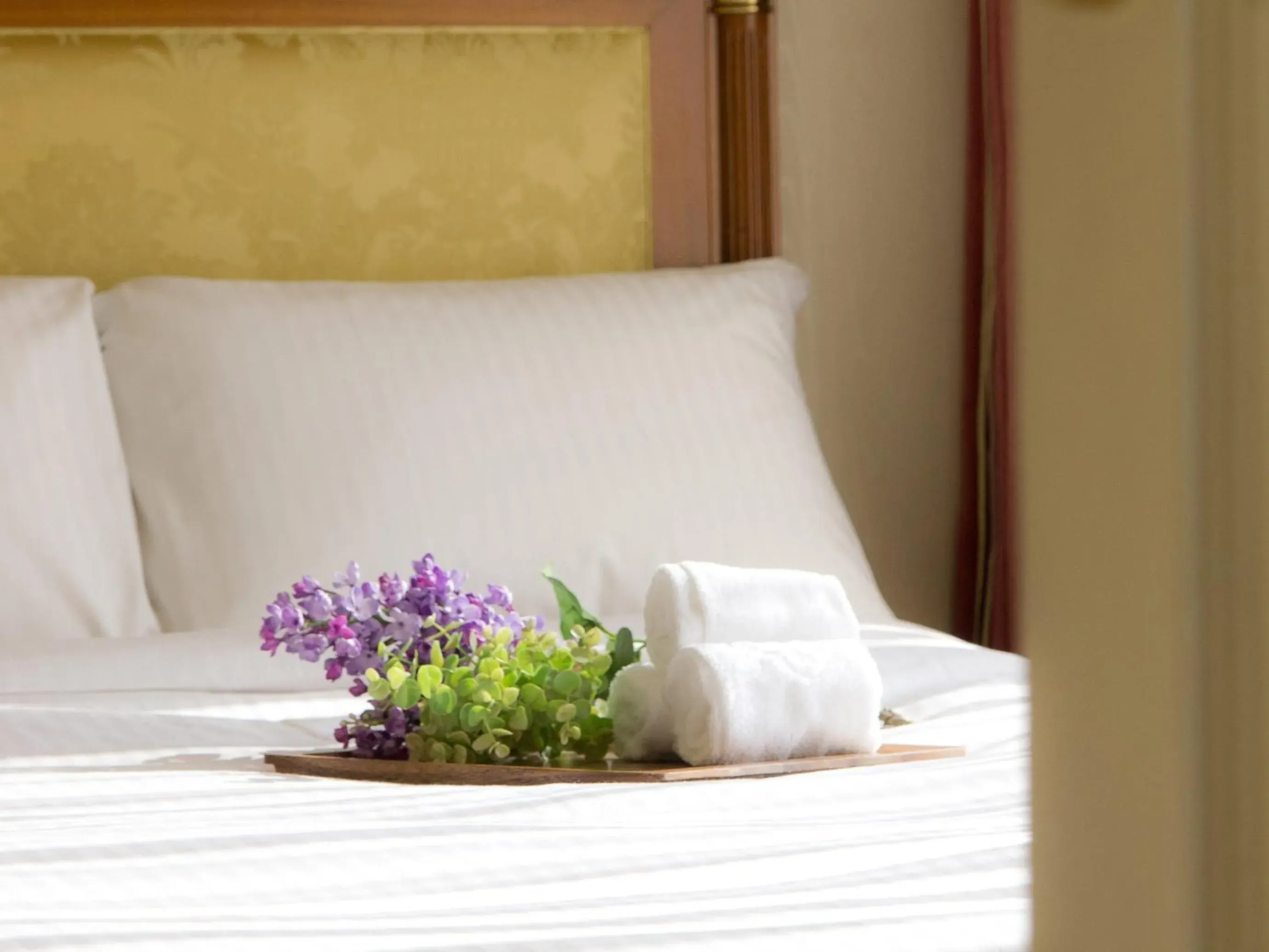 Decorative detail, Bed in Rihga Royal Hotel Tokyo Decorative detail, Bed in Rihga Royal Hotel Tokyo