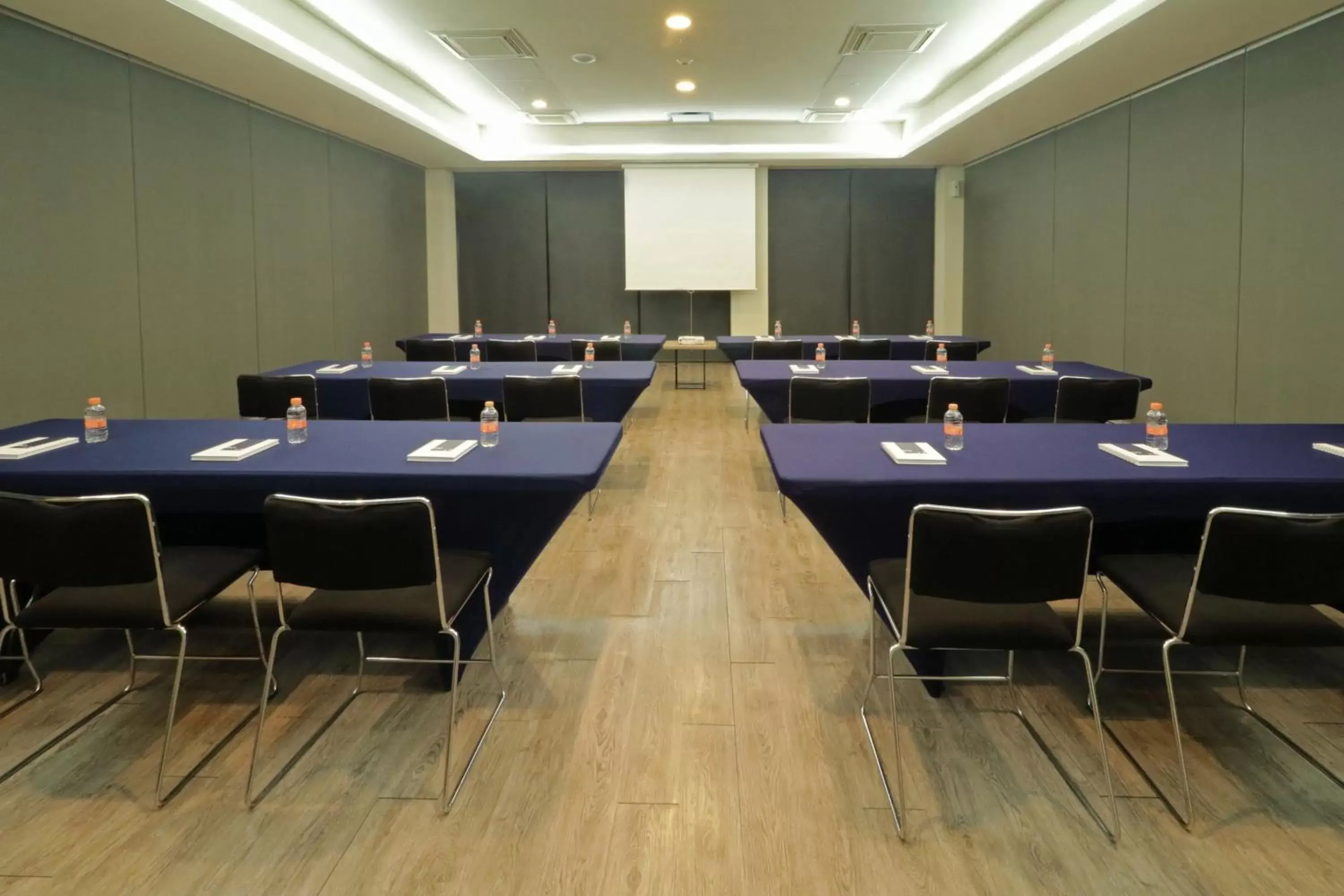 Meeting/conference room in City Express Plus by Marriott Monterrey Galerías